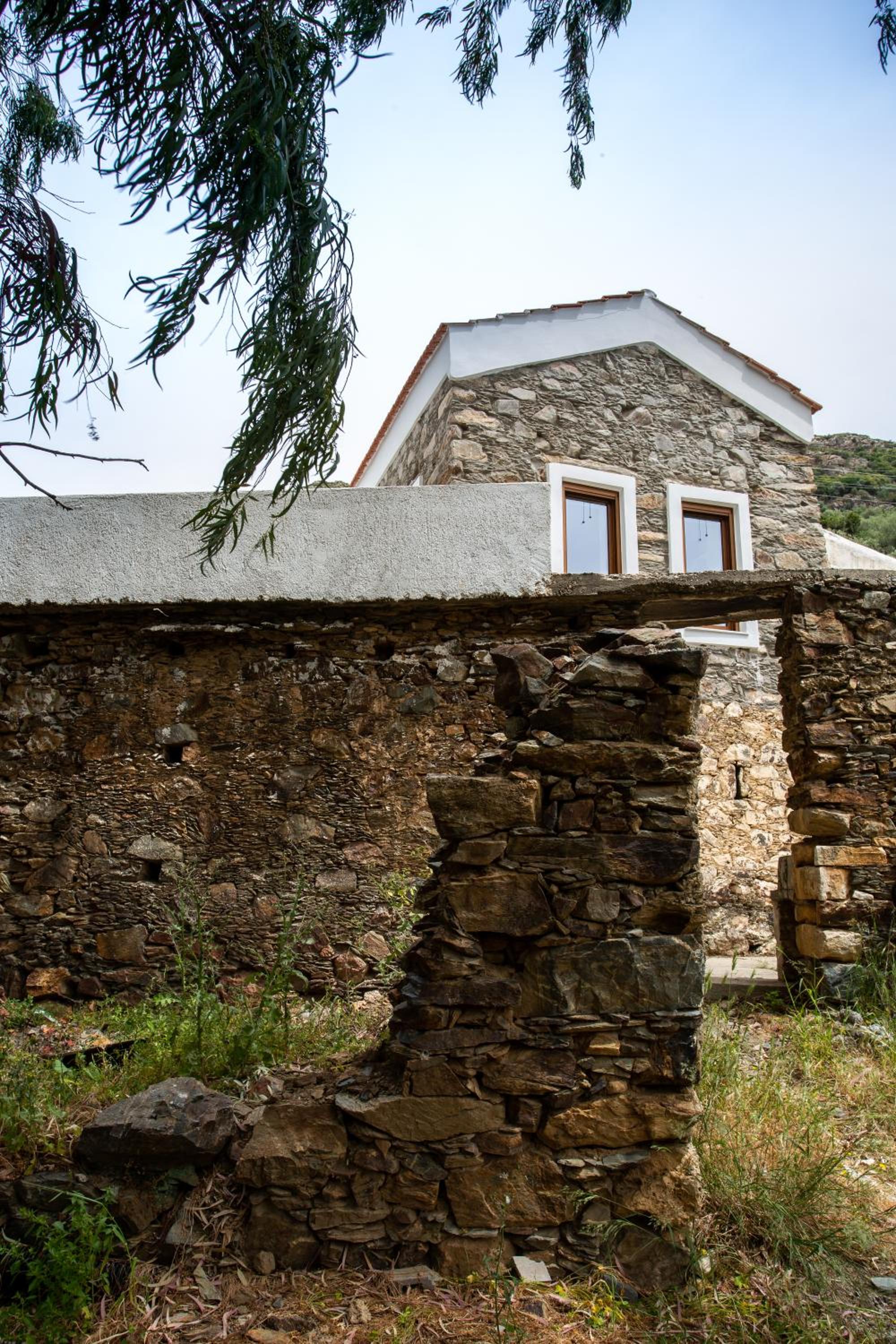 Traditional stone build country house Shale view 2