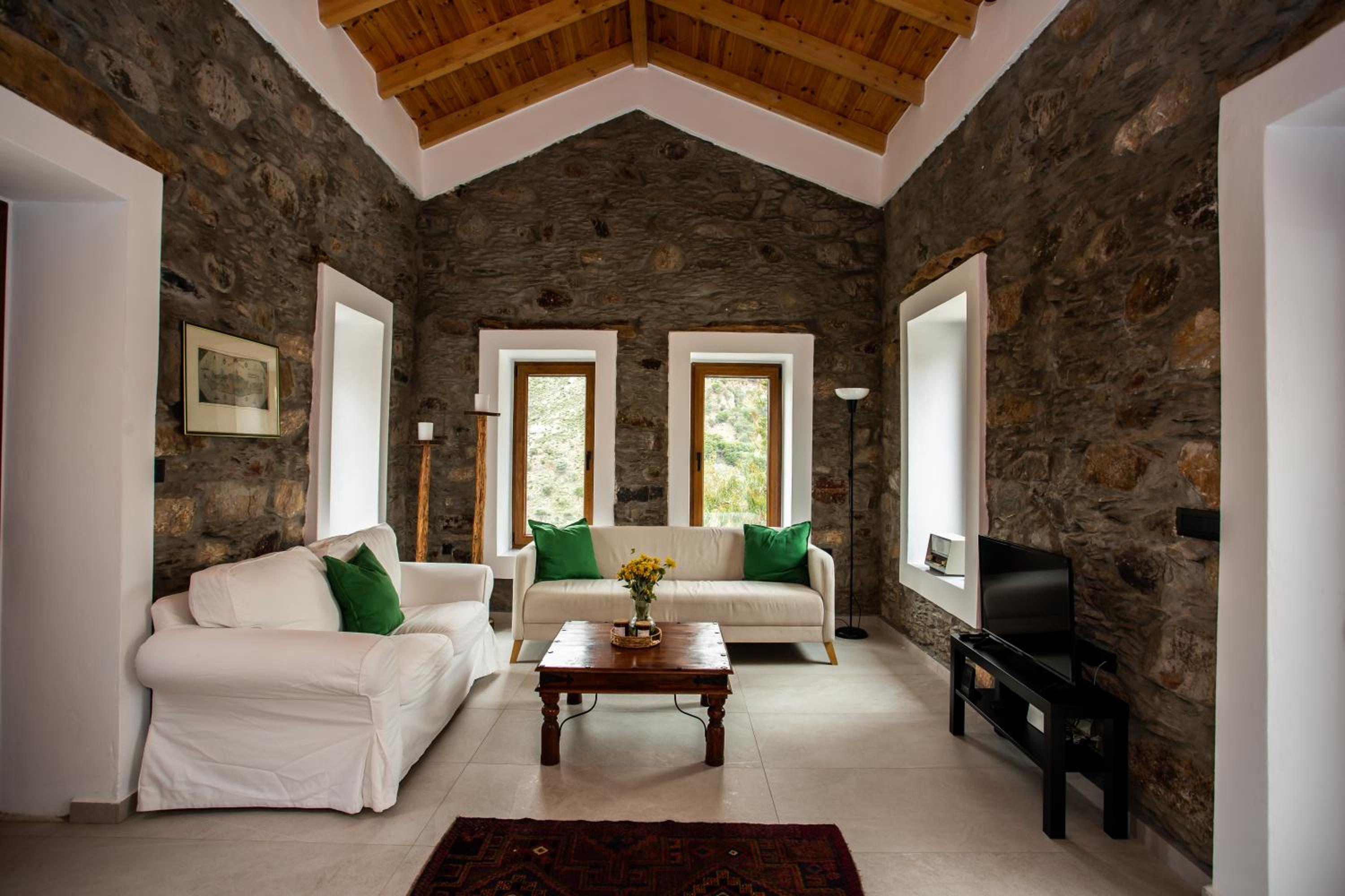 Traditional stone build country house Shale view 4