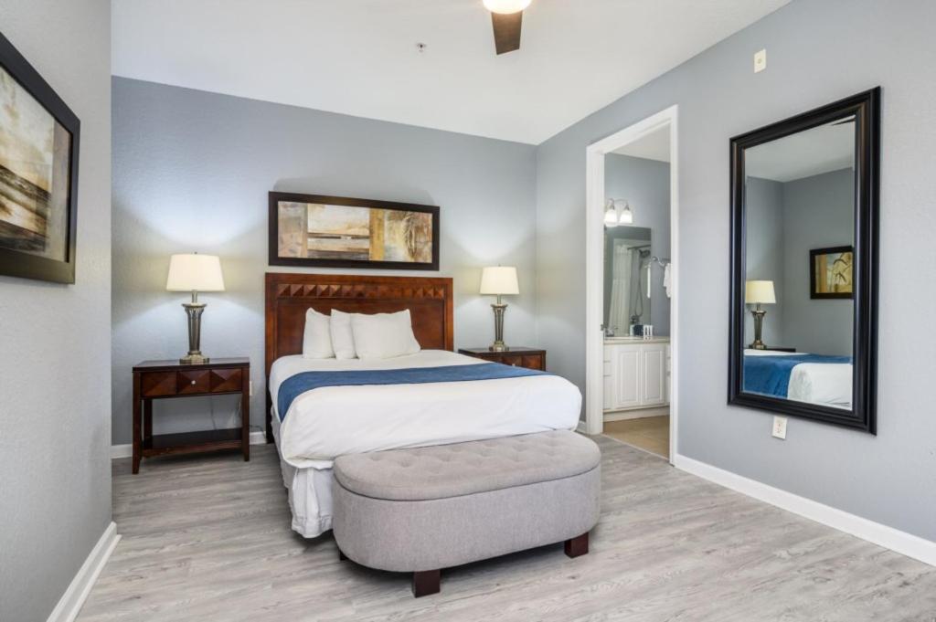 Newly Renovated Premium Condo, Vista Cay - 2002