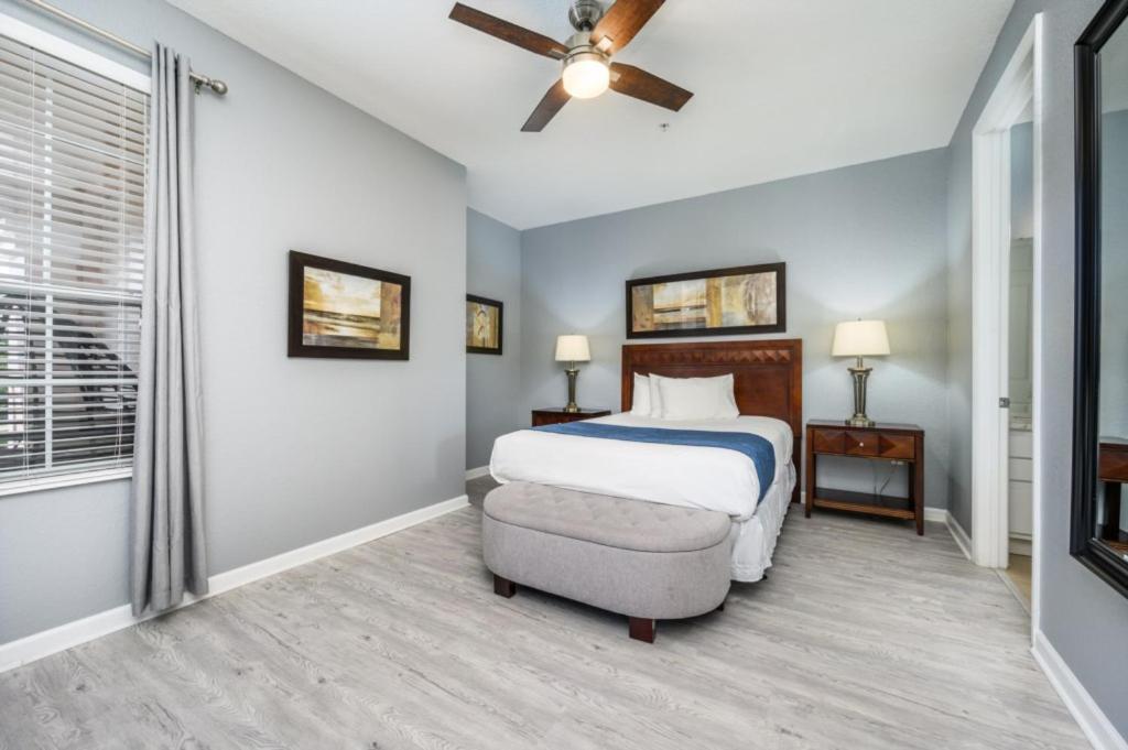 Newly Renovated Premium Condo, Vista Cay - 2002