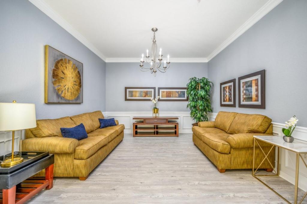 Newly Renovated Premium Condo, Vista Cay - 2002