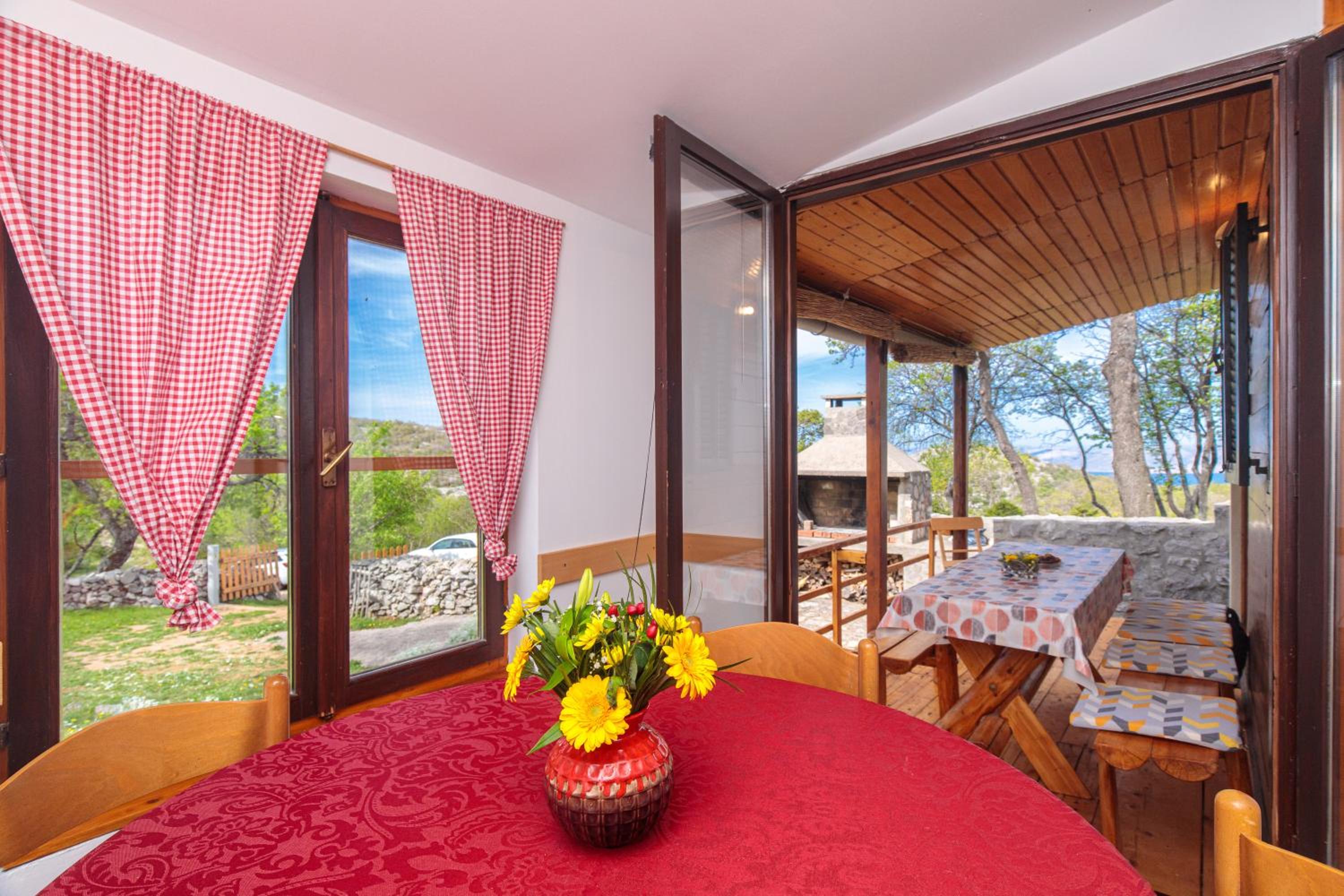 Lopci seaview mini house view 3