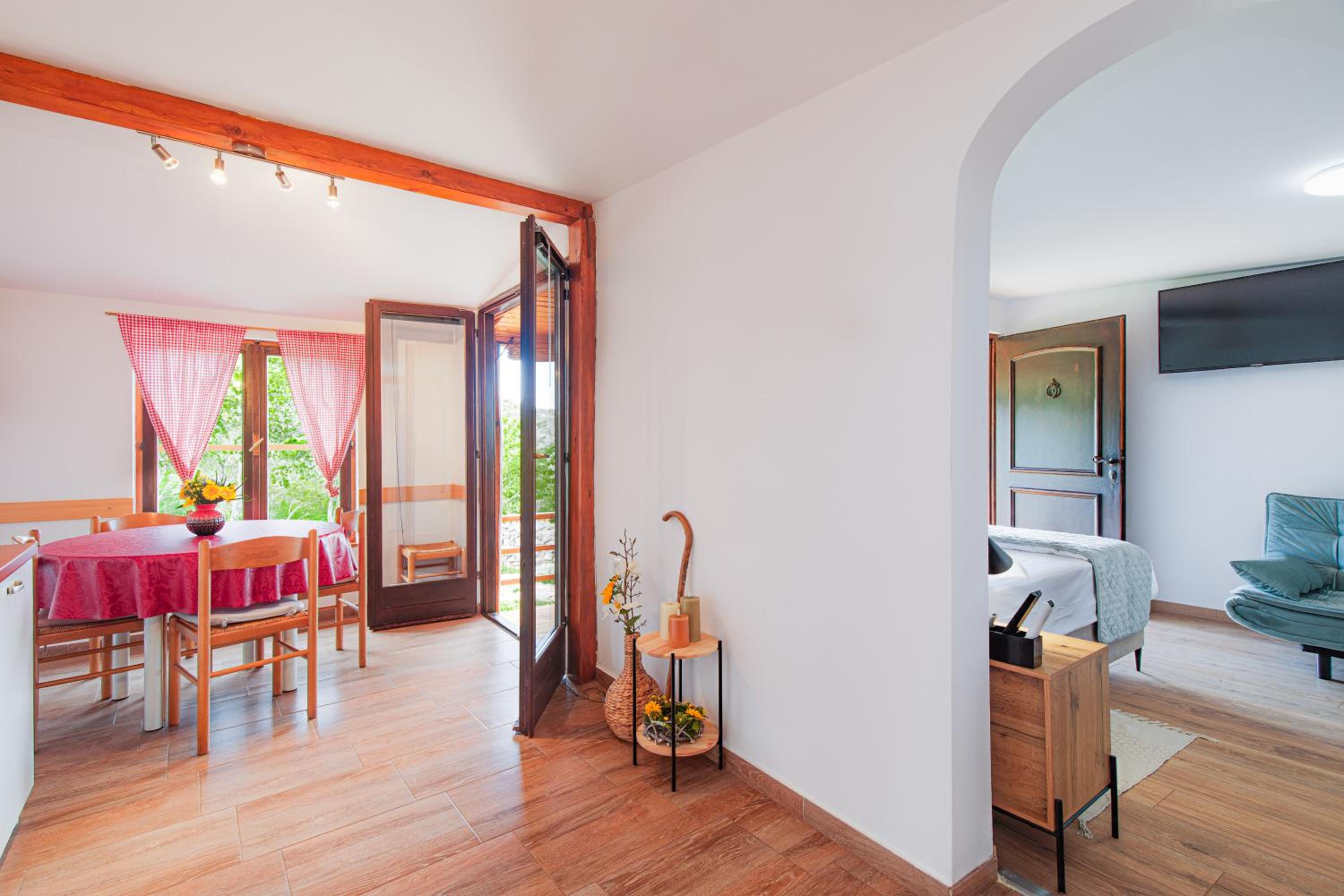Lopci seaview mini house view 4