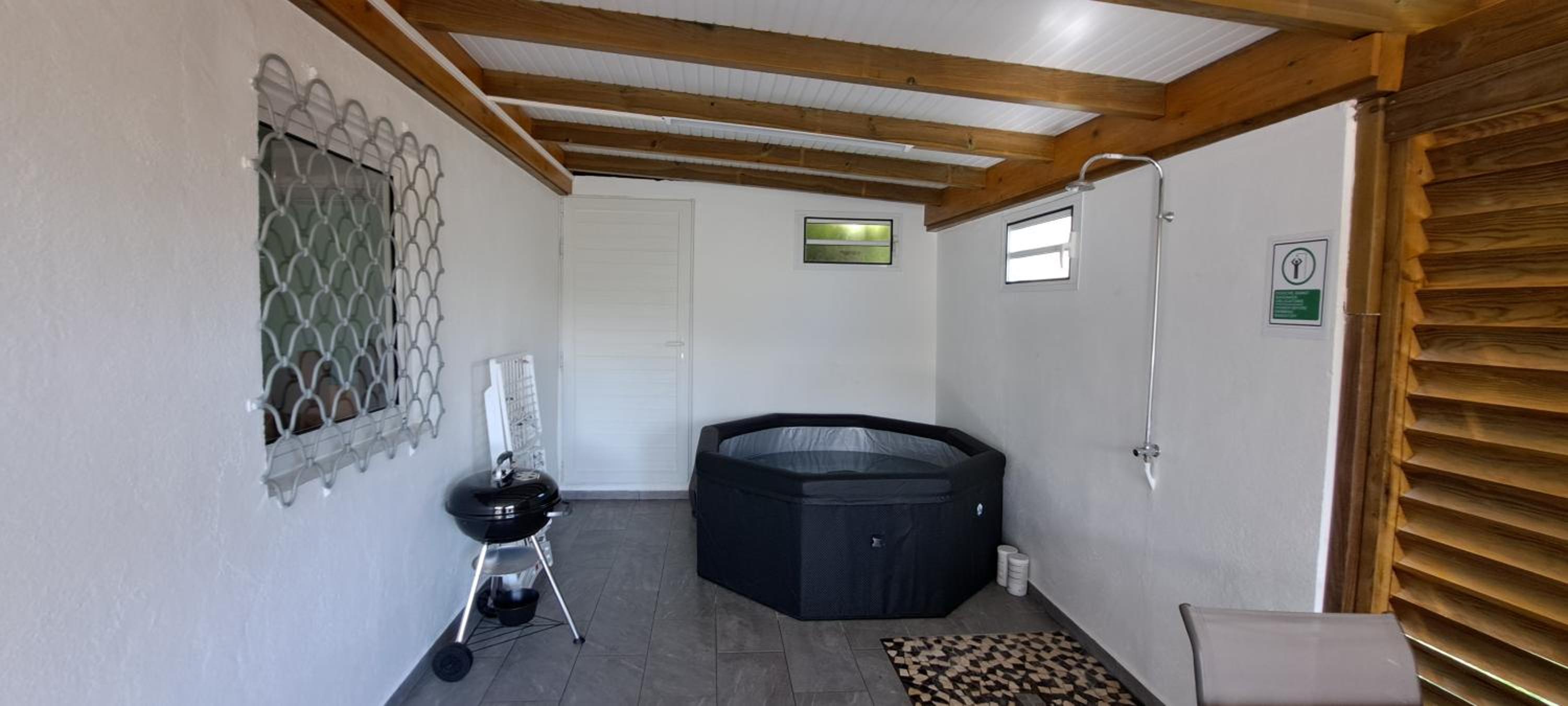 Ti Zeinga La T2 avec piscine et spa privatifs Sainte-Anne view 4