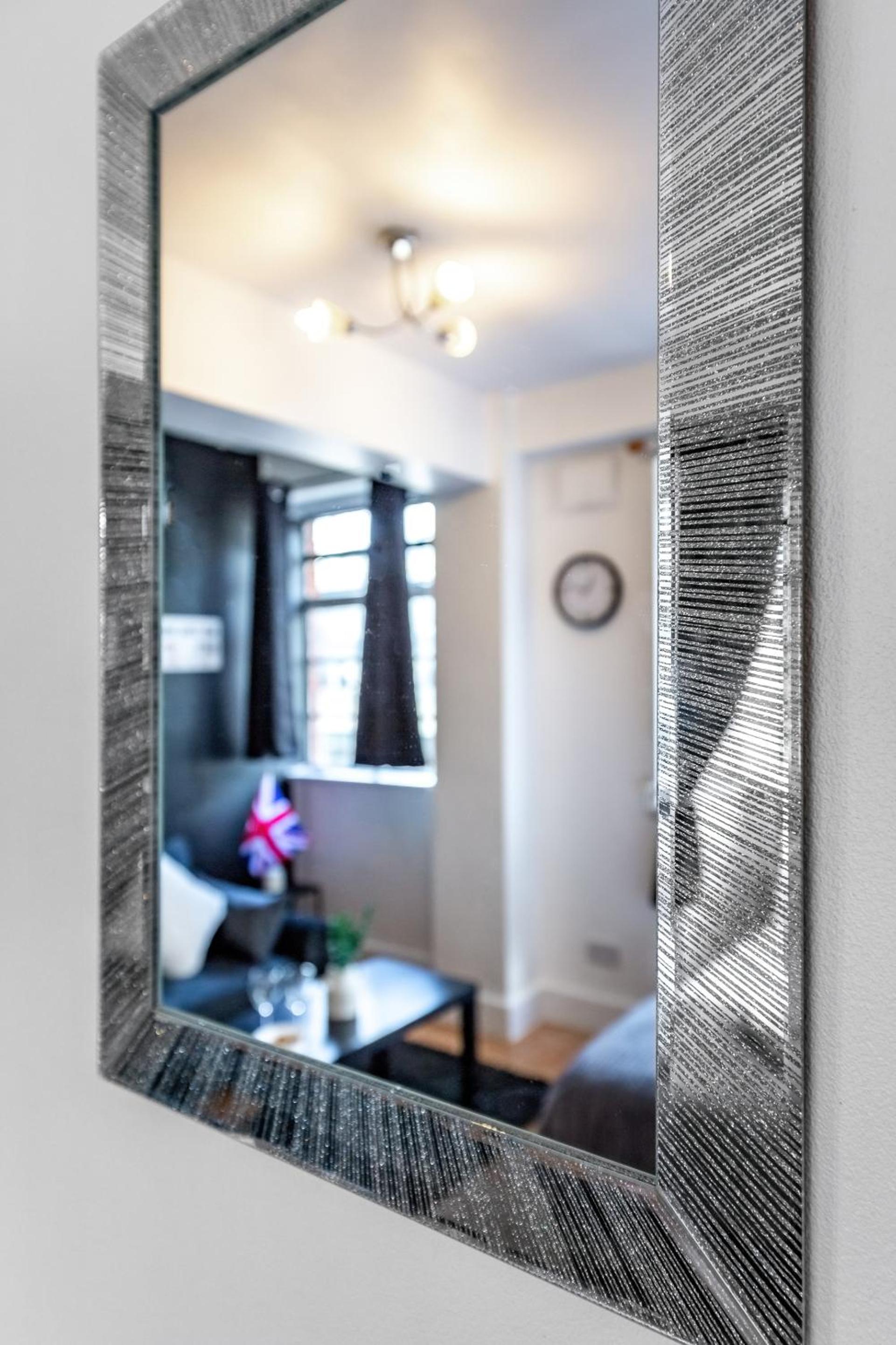 Paddington Station Paradise for up to 4 Guests! Dream Apartment 2 mins walk from Station with extra double Sofa Bed!