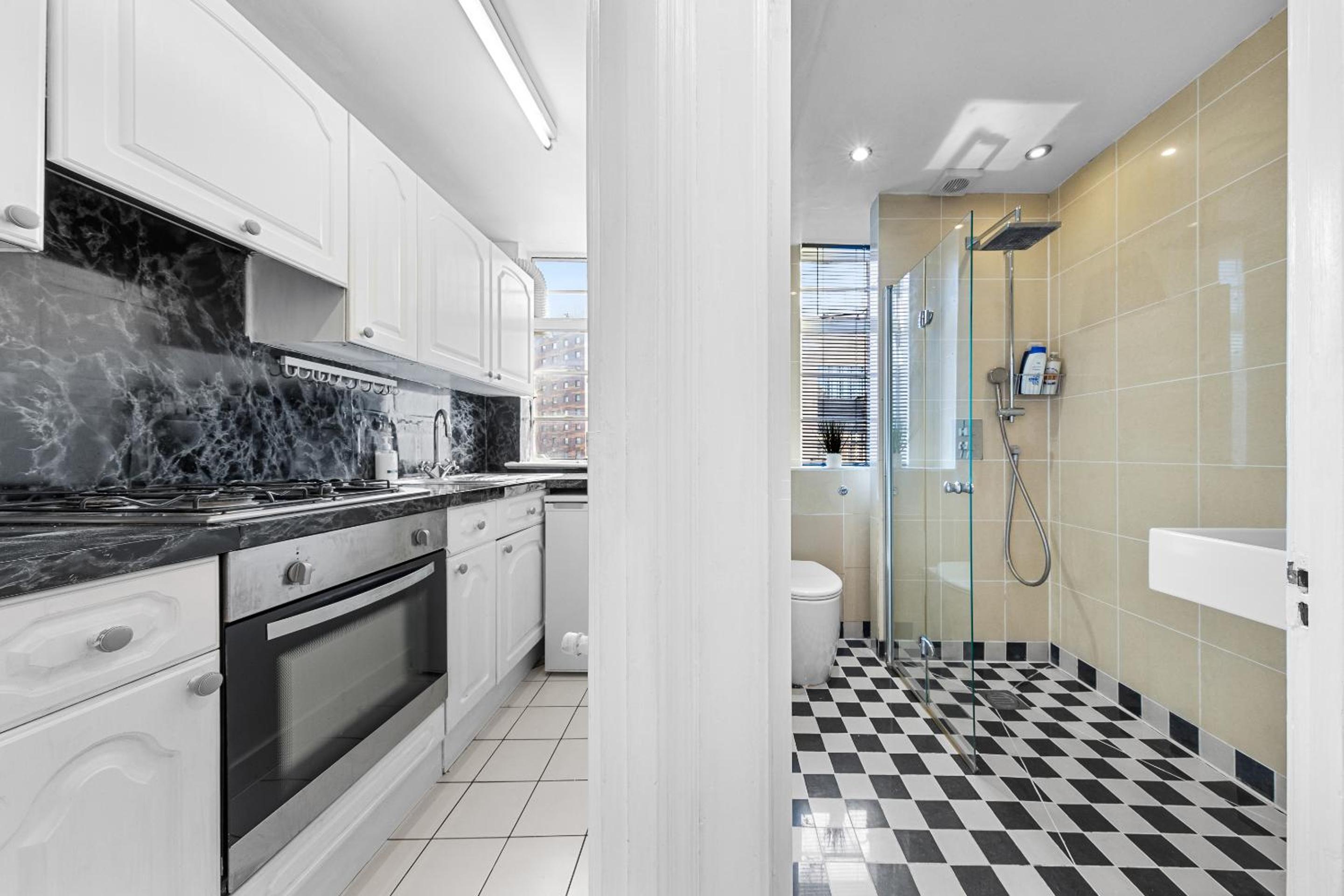 Paddington Station Paradise for up to 4 Guests! Dream Apartment 2 mins walk from Station with extra double Sofa Bed!