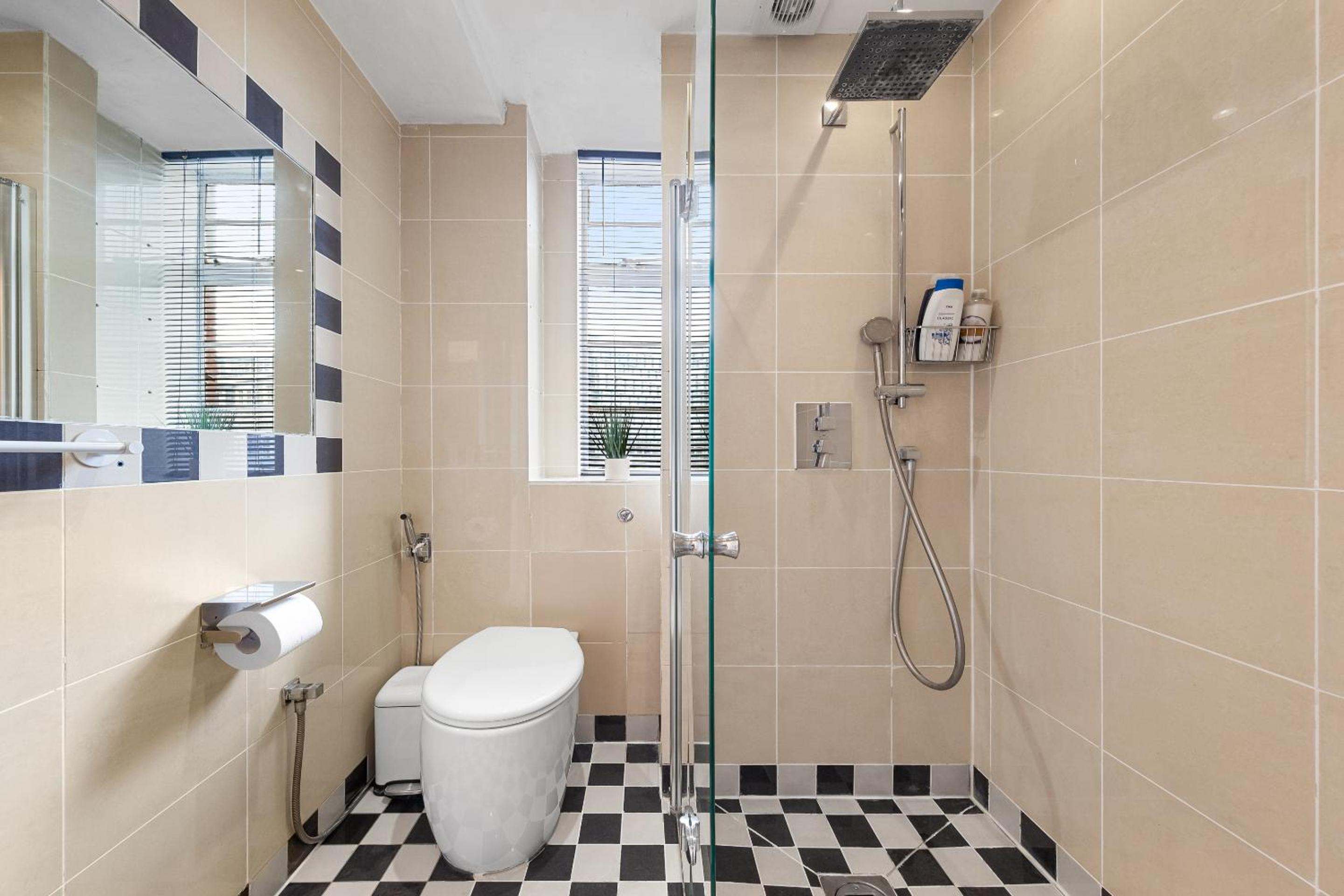 Paddington Station Paradise for up to 4 Guests! Dream Apartment 2 mins walk from Station with extra double Sofa Bed!