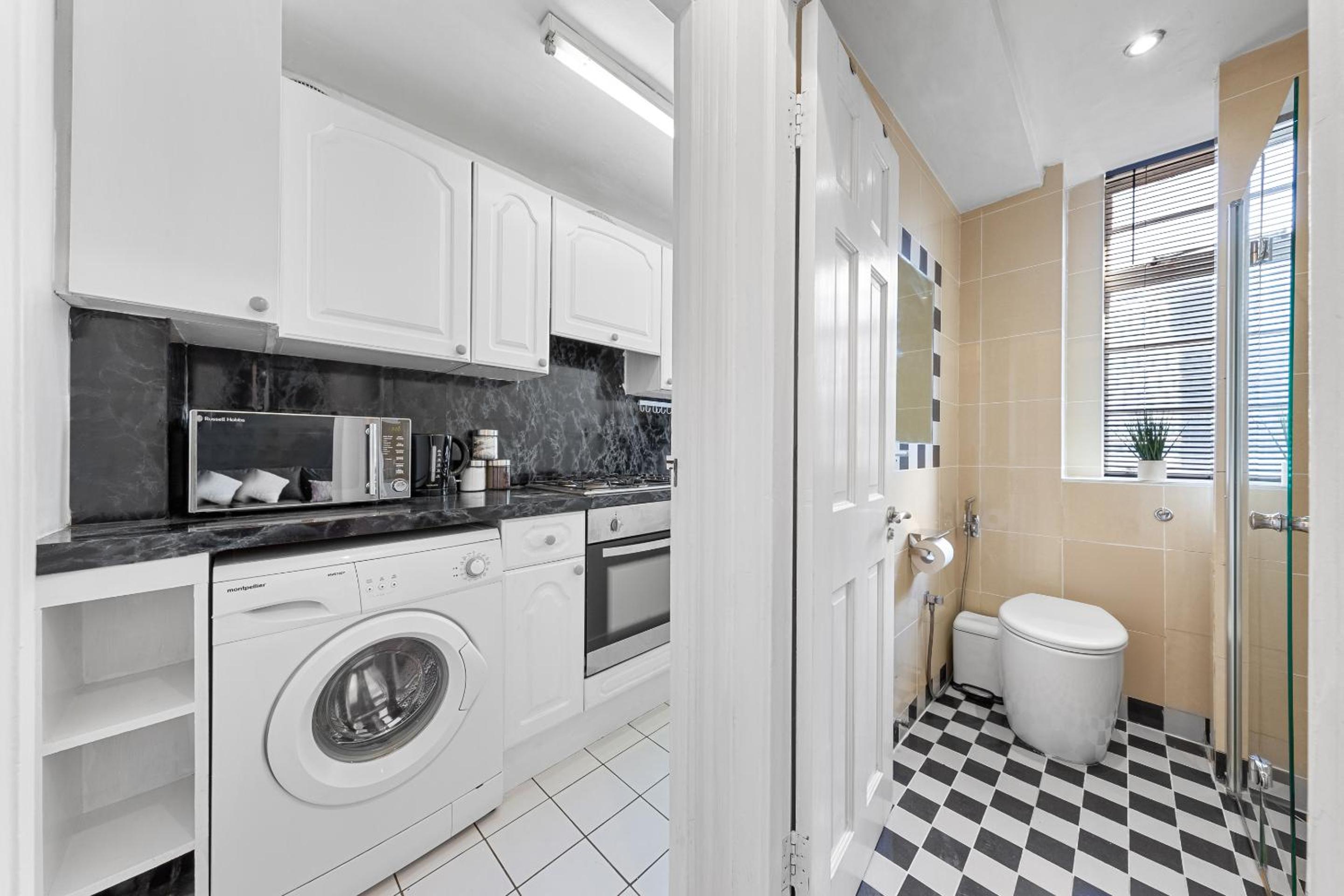 Paddington Station Paradise for up to 4 Guests! Dream Apartment 2 mins walk from Station with extra double Sofa Bed!