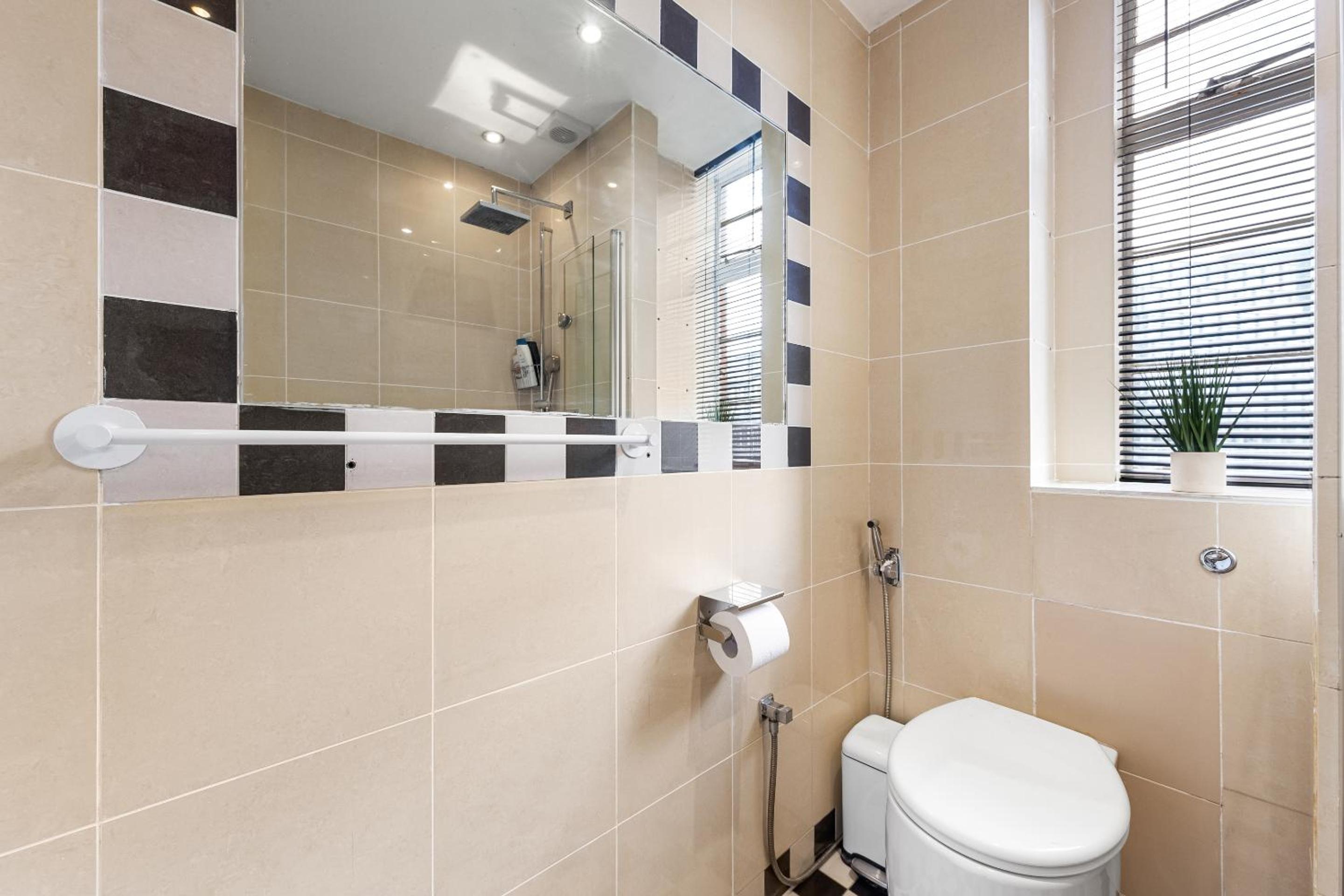 Paddington Station Paradise for up to 4 Guests! Dream Apartment 2 mins walk from Station with extra double Sofa Bed!