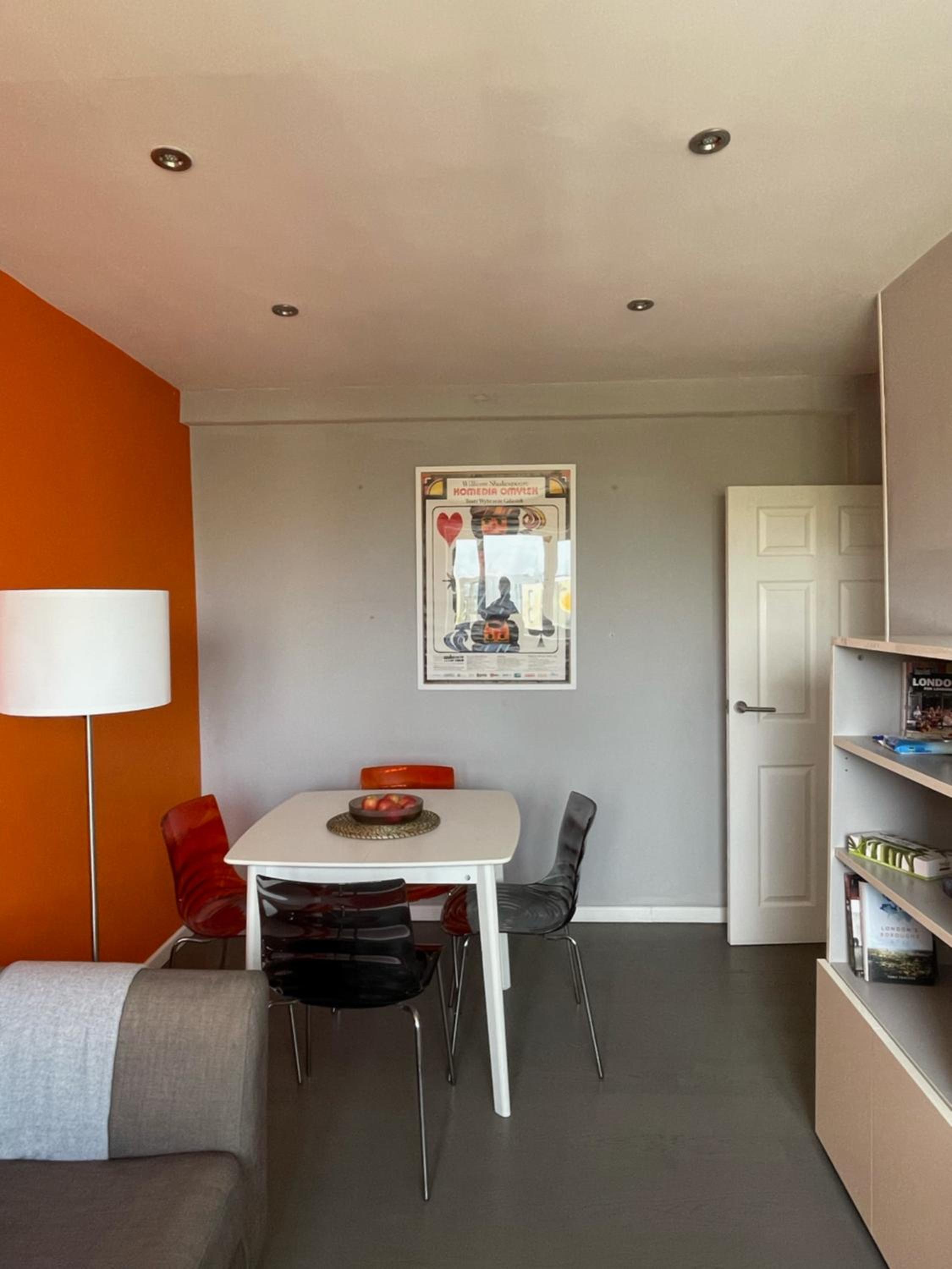 Top Floor 1 Bedroom Apartment with views over London