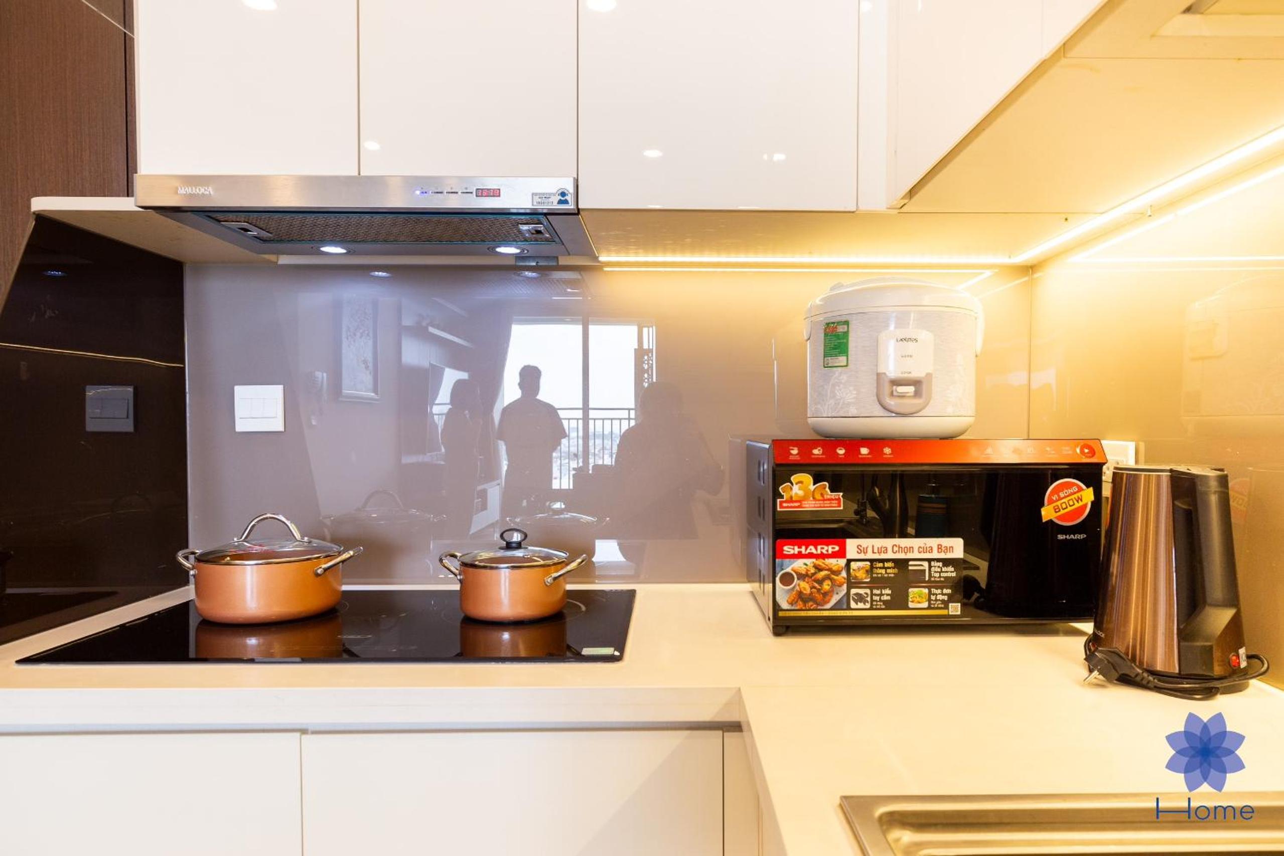 iHome Furnished Apartments with Free Gym & Pool, Airport Pick-Up Service