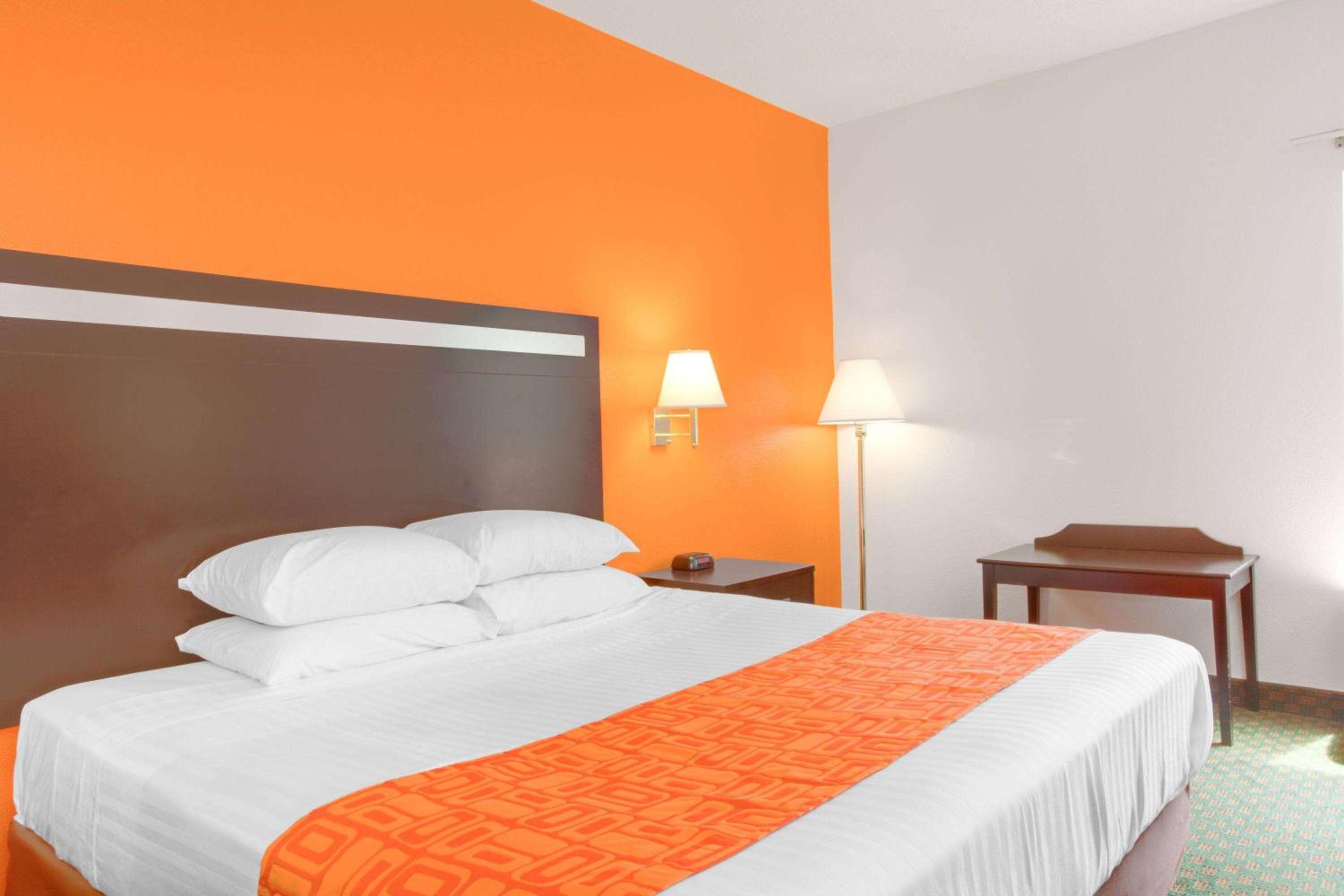 Beckley Vacations - Howard Johnson by Wyndham Beckley - Property Image 10