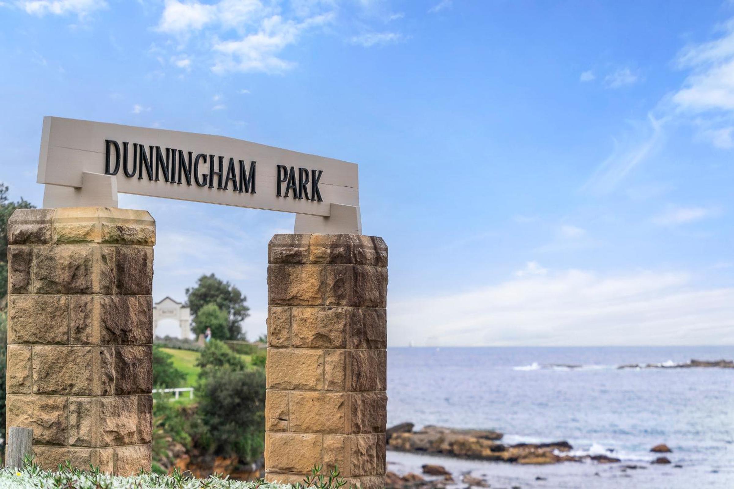 Inviting 2BR Unit with Parking near Coogee Beach