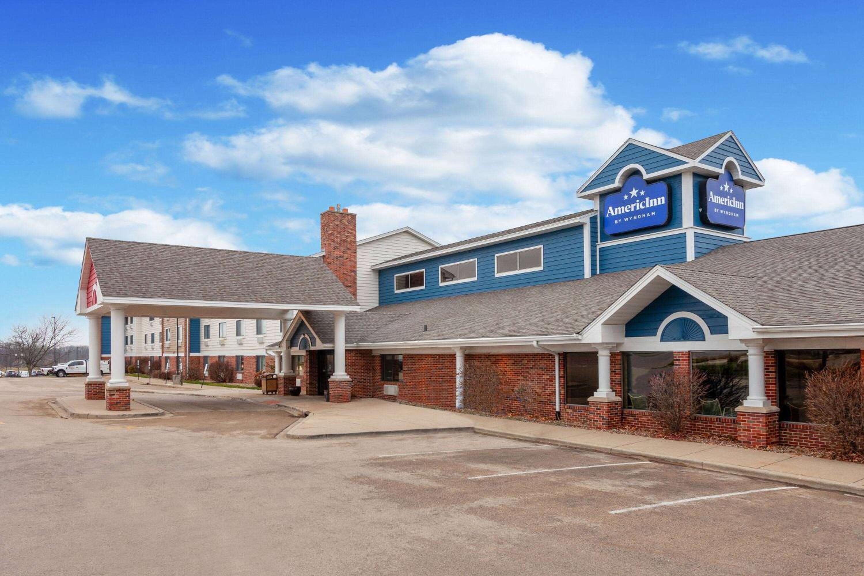 Peoria Vacations - AmericInn by Wyndham Peoria - Property Image 1