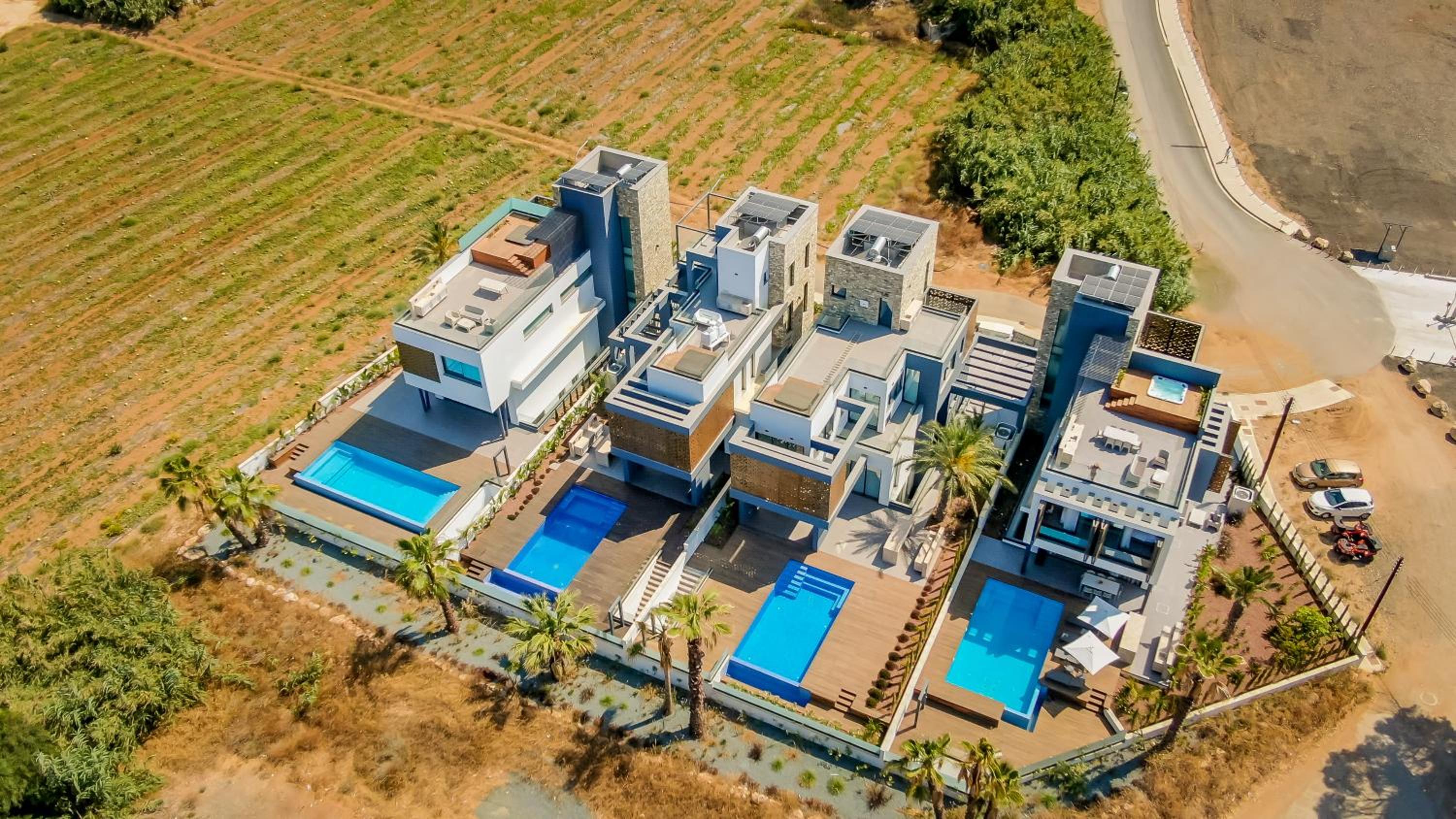 Luxury Beachfront Villa - Rooftop Jacuzzi, Sunrise