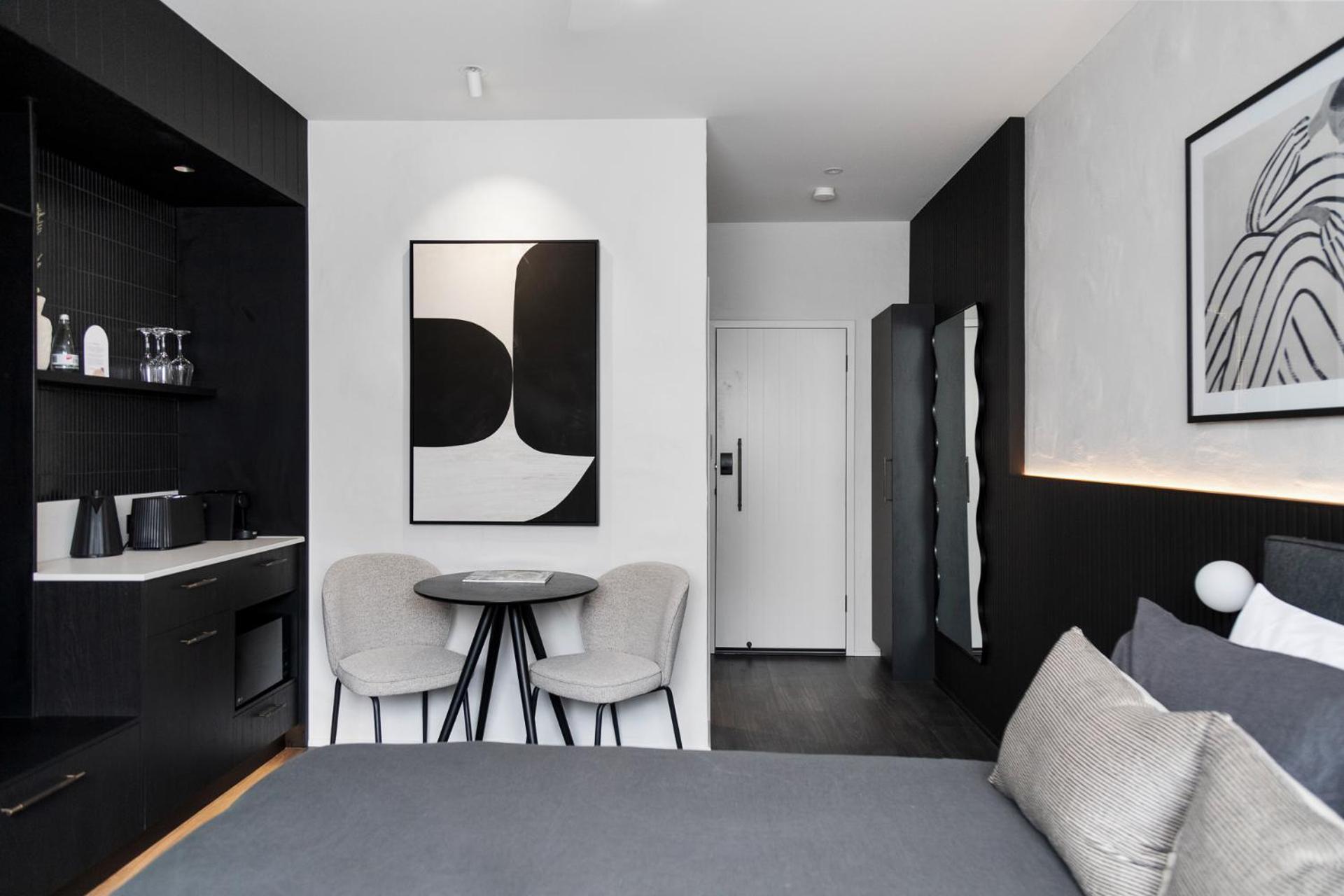 The Lodge - 4 Luxury Central Private Studio Rooms - Free wifi