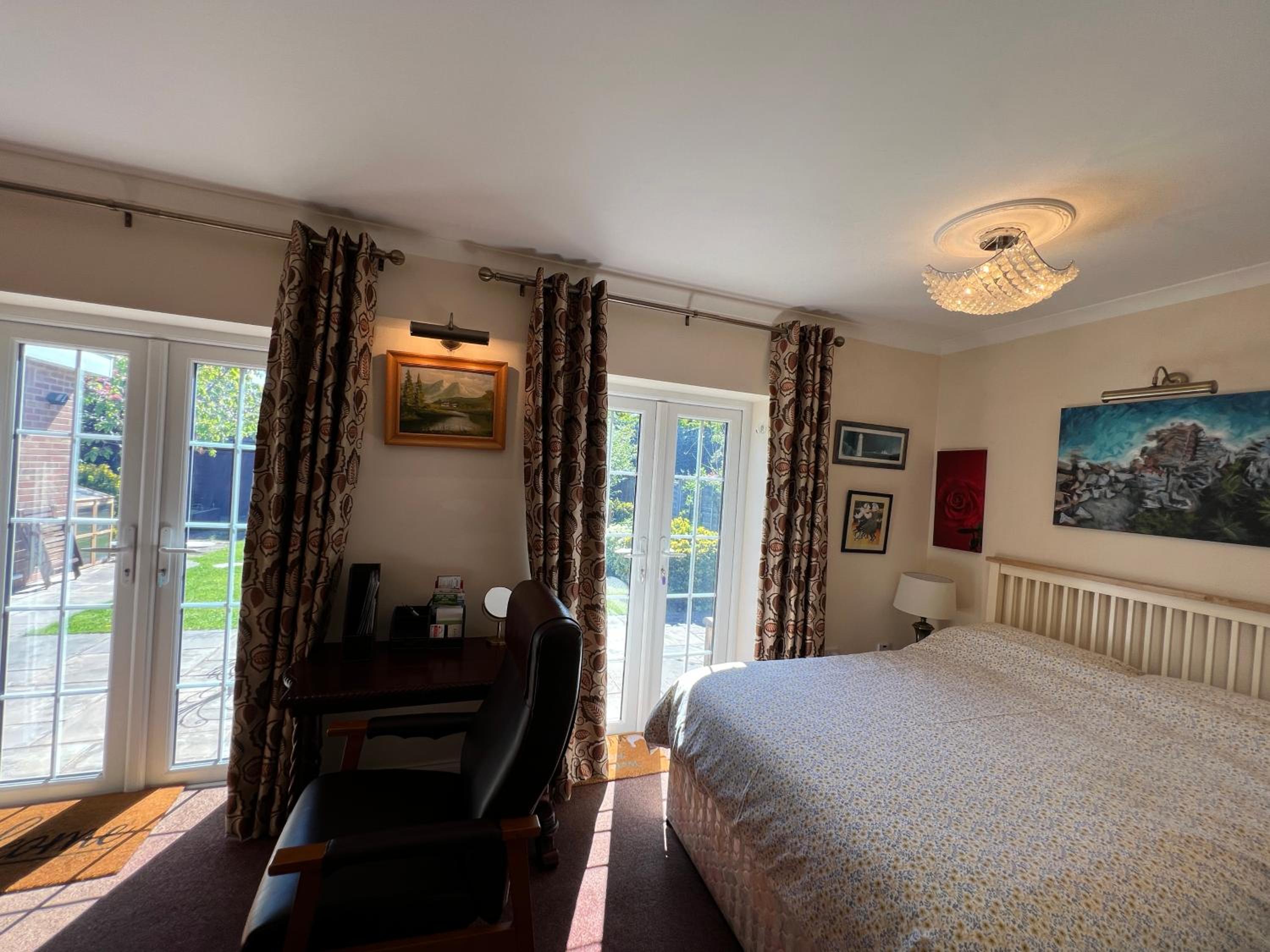 Private Apartment in Windsor view 5