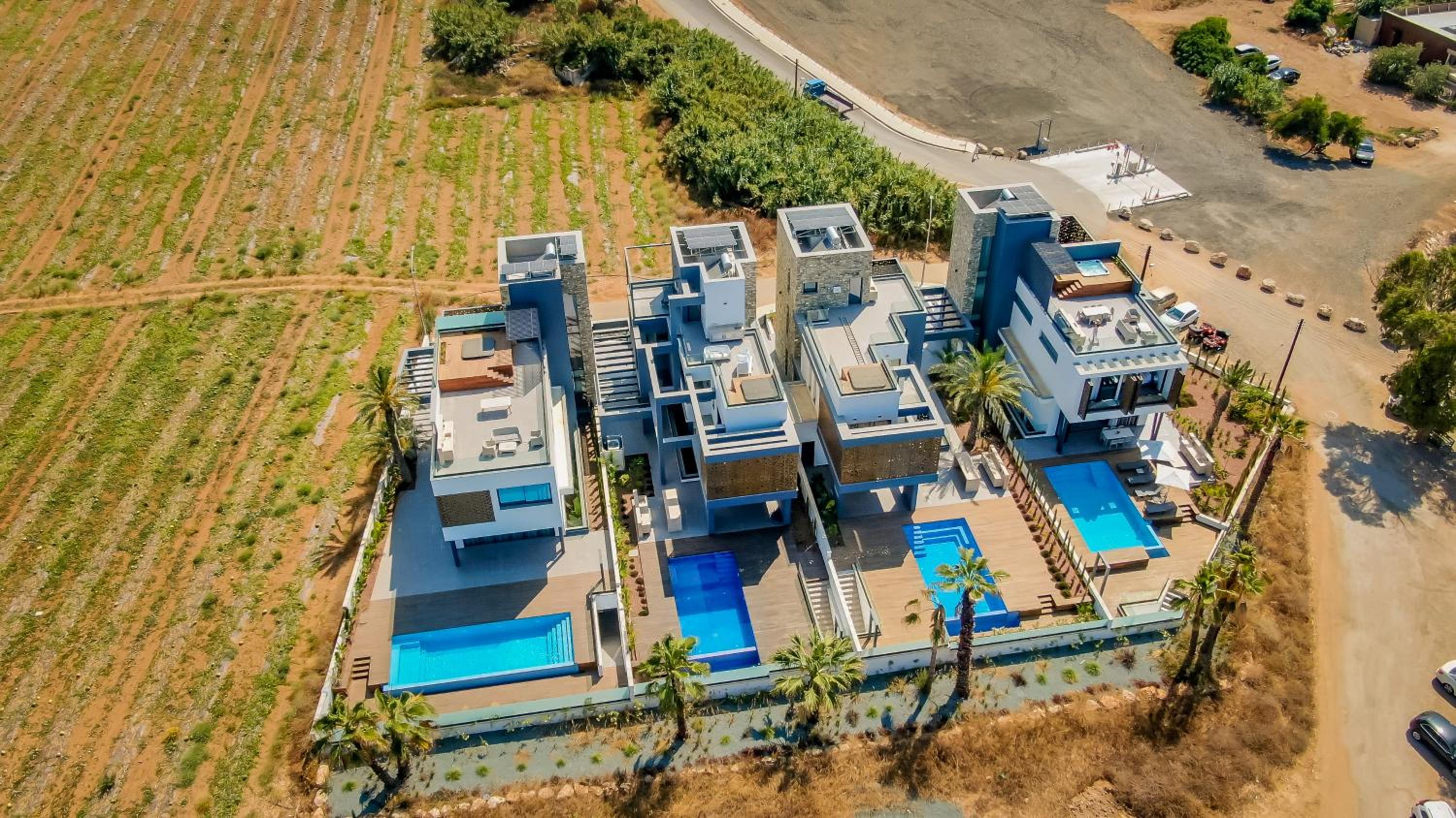 Luxury Beachfront Villa - Rooftop Jacuzzi, Sunrise