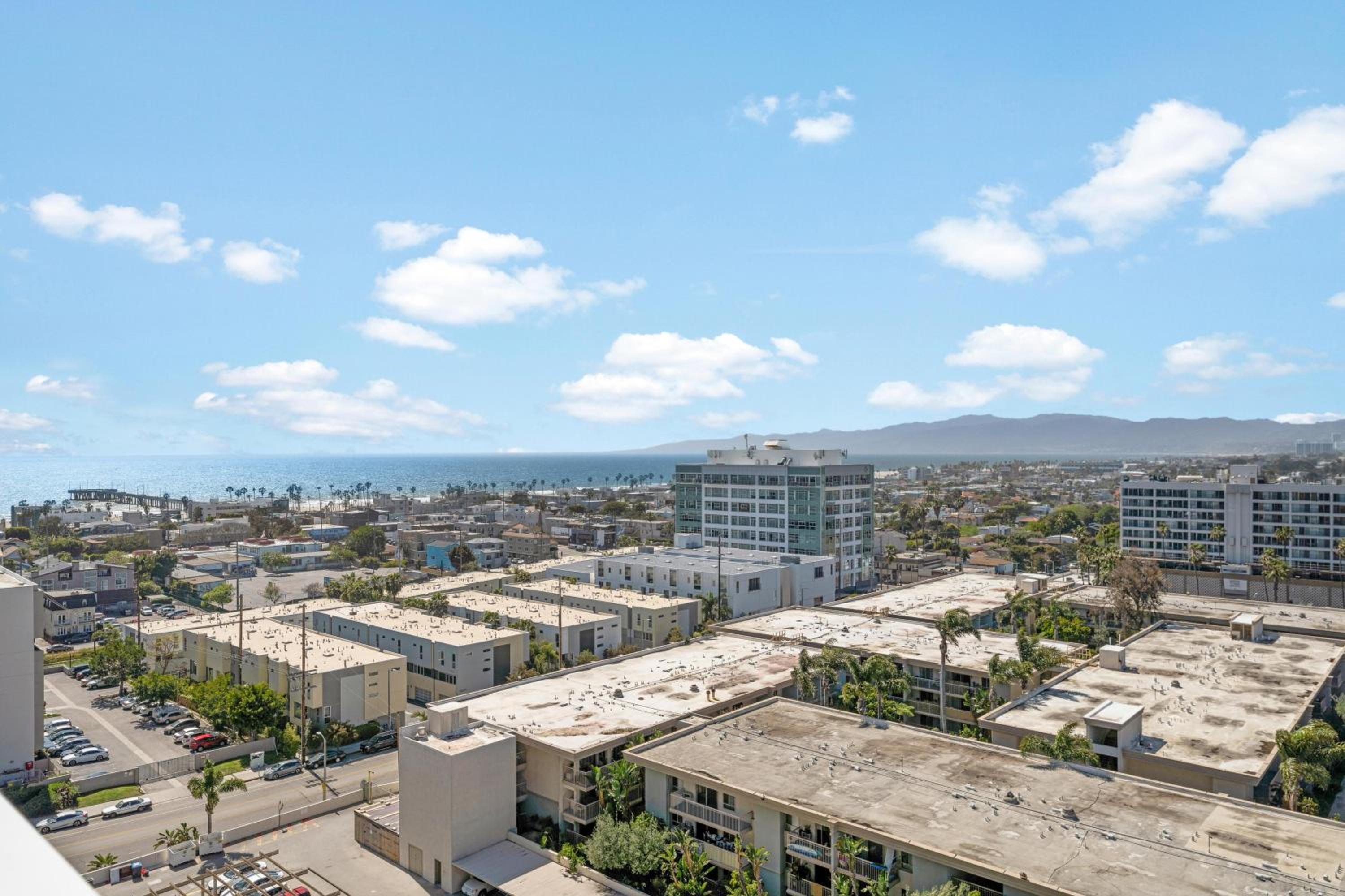 Garnet Glow Full Ocean and Venice Beach view 3BR