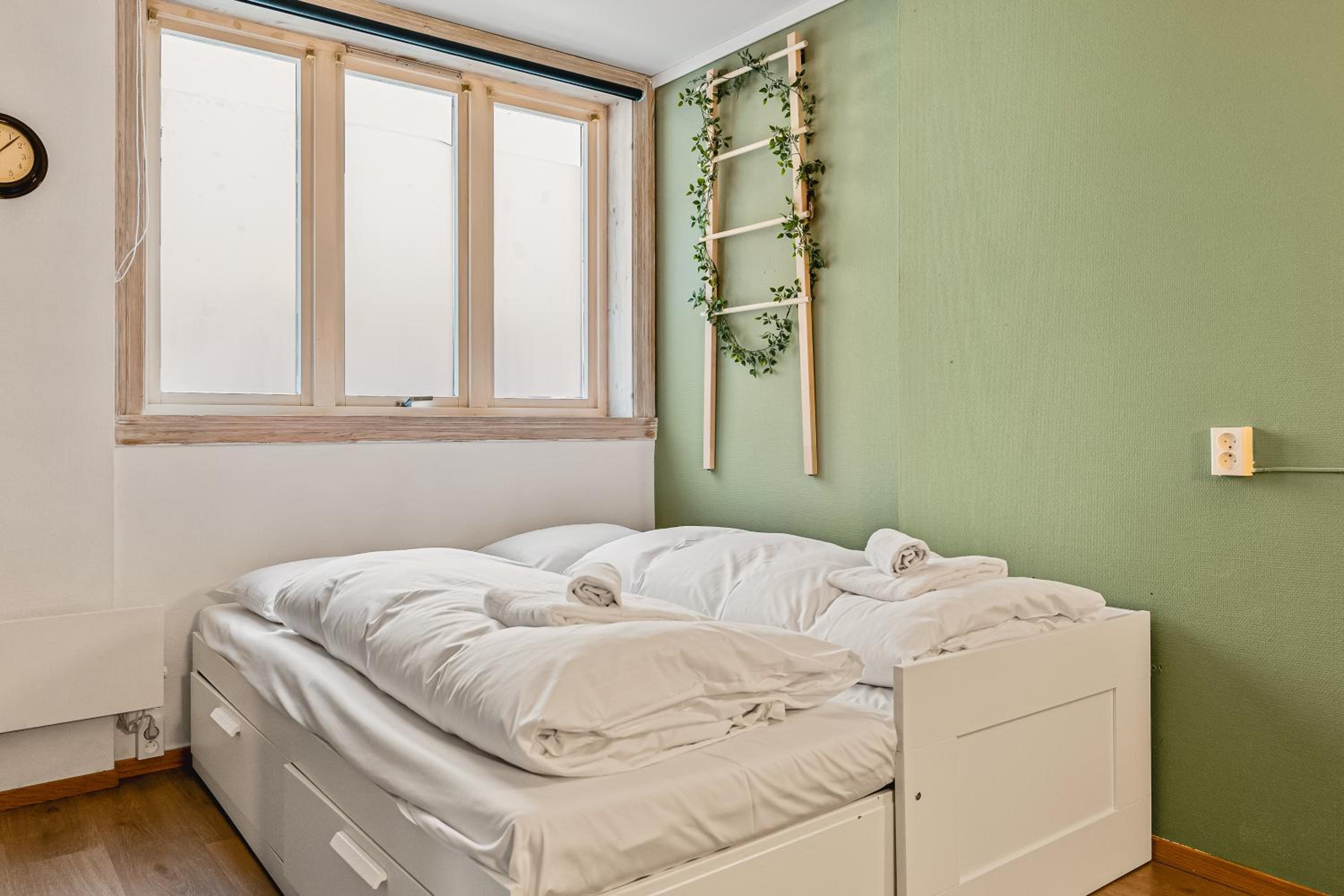 Bergen Vacations - Explore the City! I 500m to Torget I Self Check-in - Property Image 11