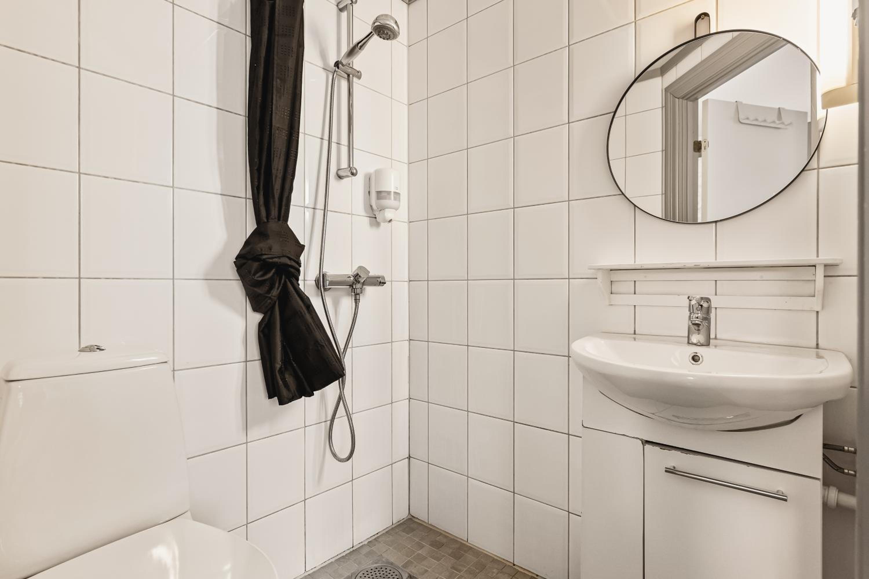 Bergen Vacations - Explore the City! I 500m to Torget I Self Check-in - Property Image 5