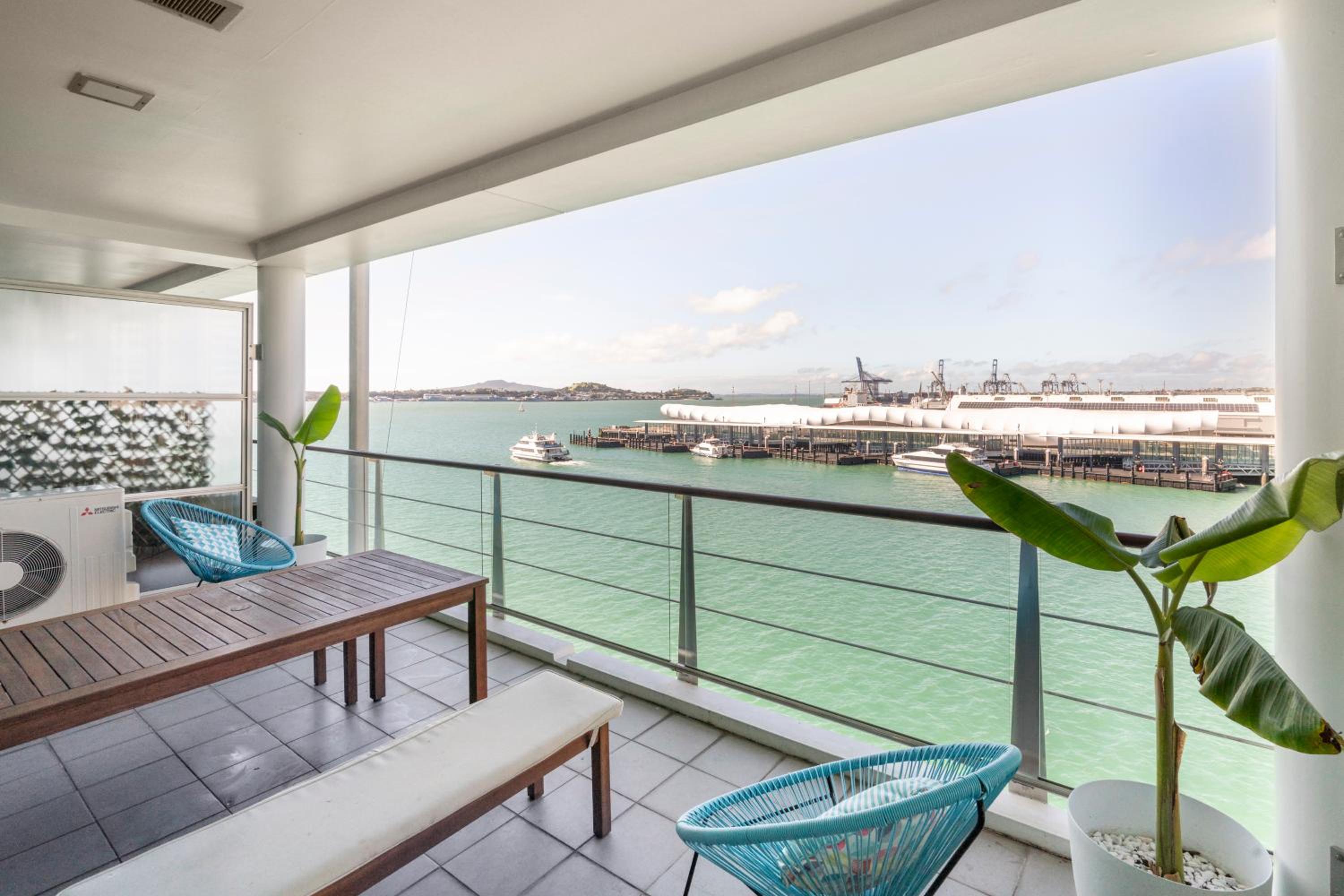Your Luxury Waterfront Retreat Awaits — Auckland