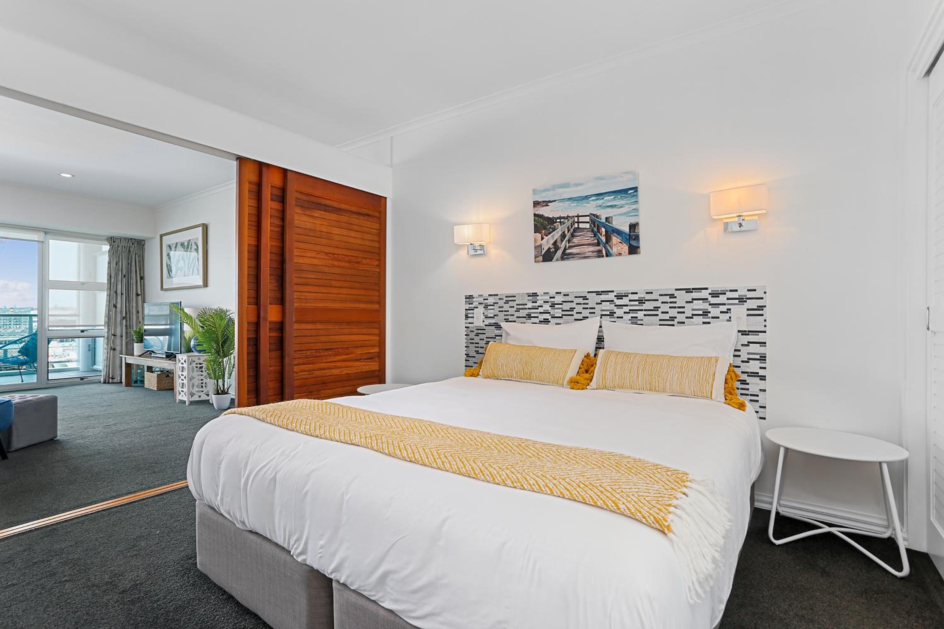 Your Luxury Waterfront Retreat Awaits photo 3