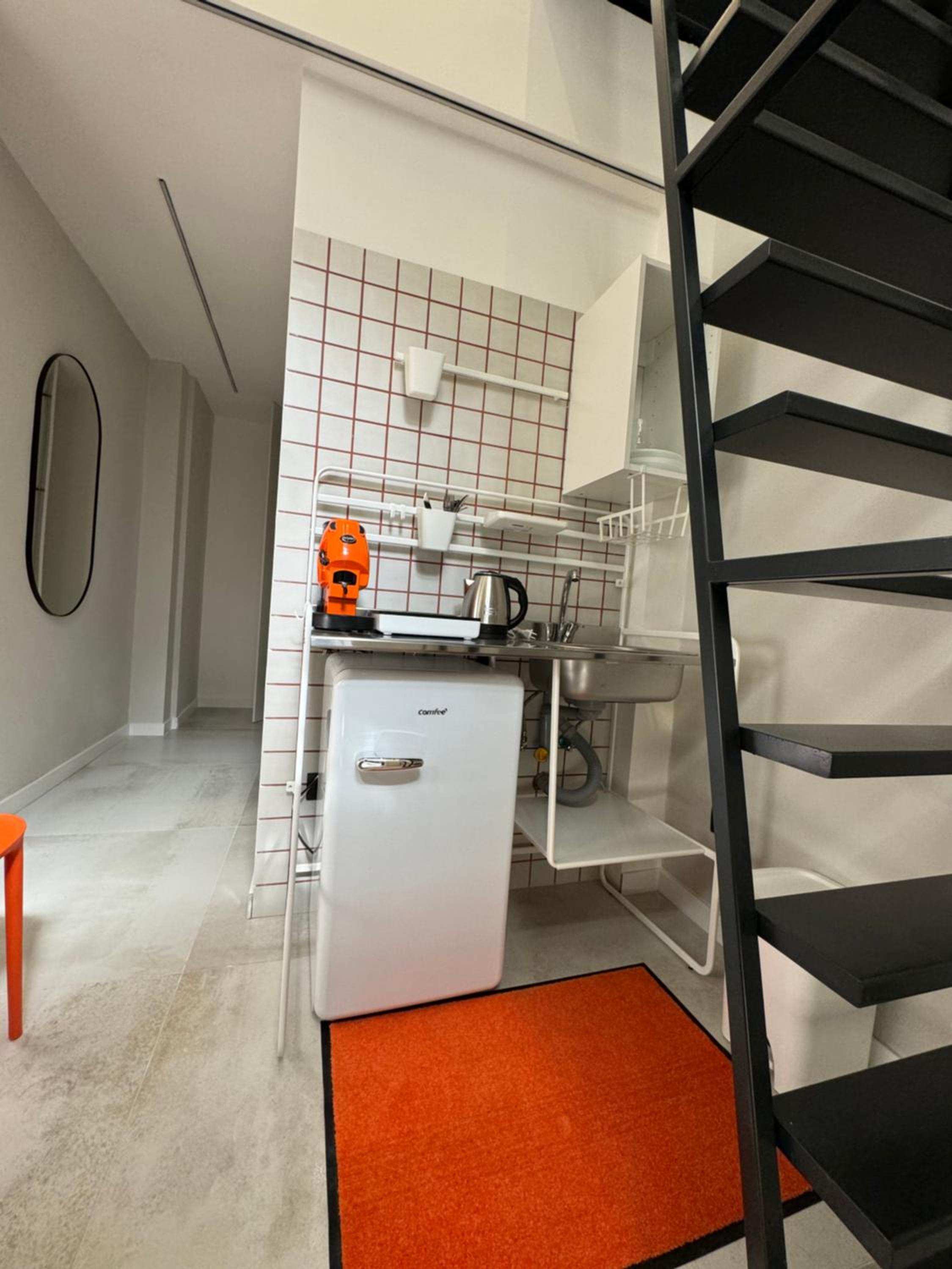 Orange heart room