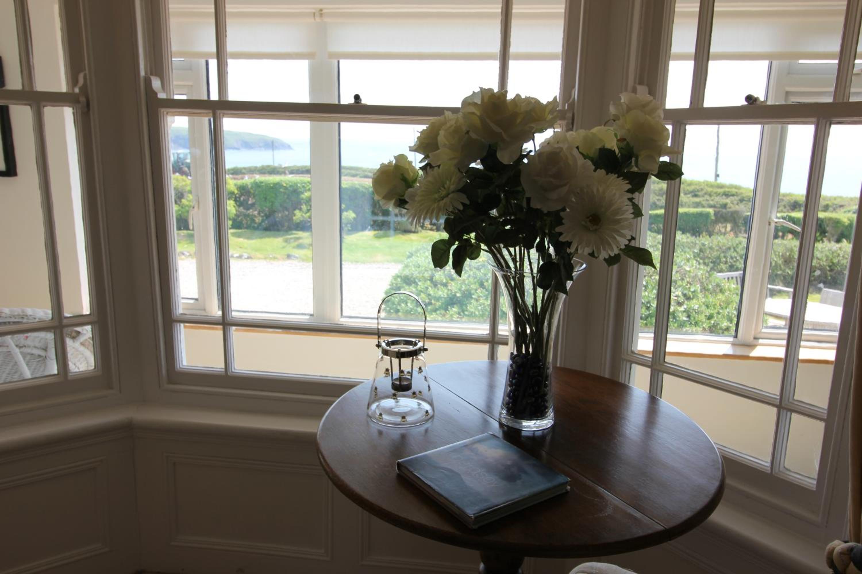 Spacious seaside family house in Aberdaron with large garden and stunning sea views view 5