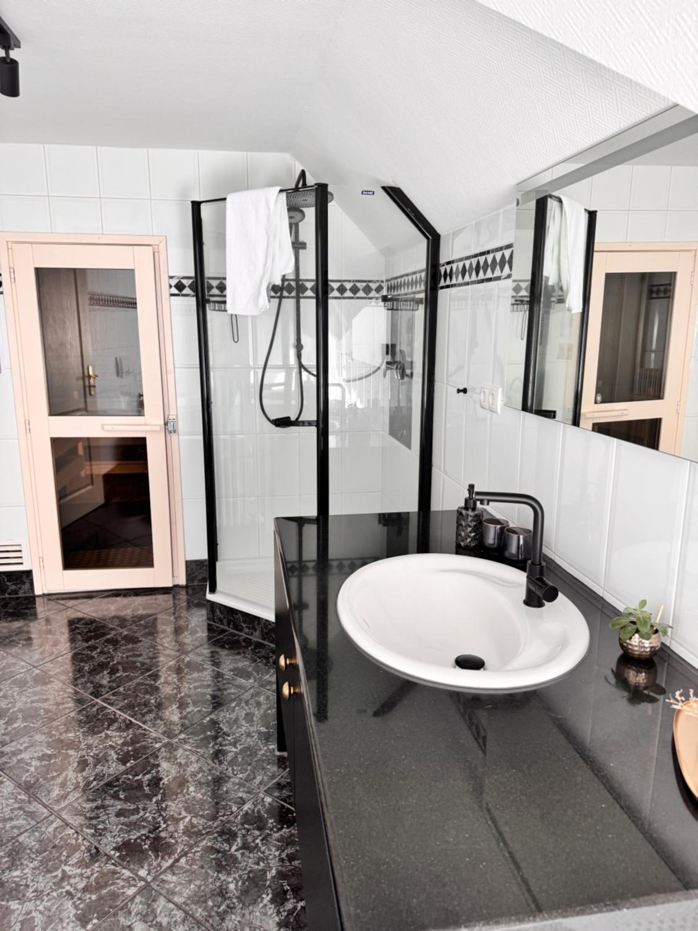 Ferien mit 7 Personen! 3 Schlafzimmer, 2 Bäder, Sauna und Schlossblick - Haustiere willkommen!