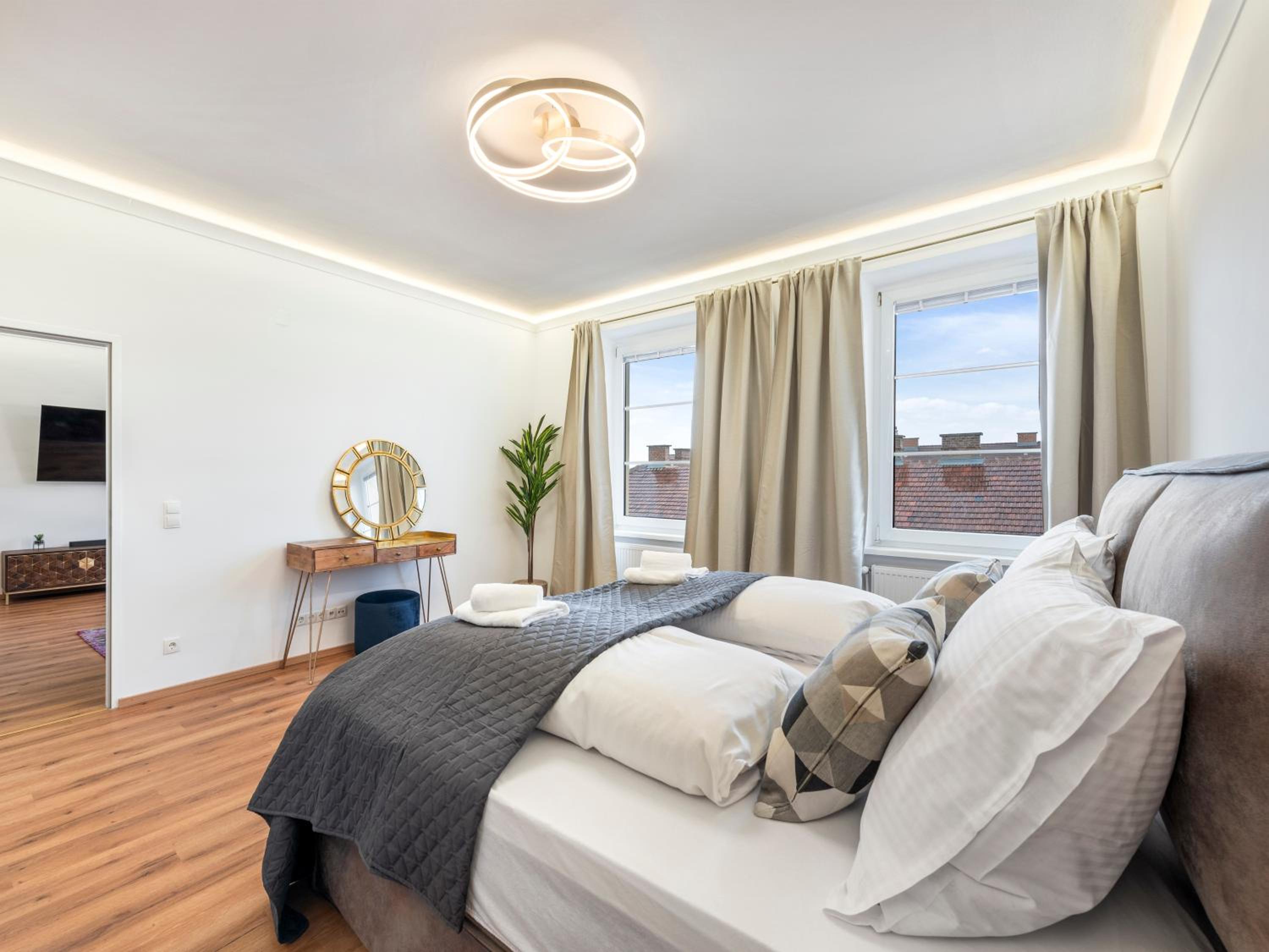 SKY9 Apartments District 16