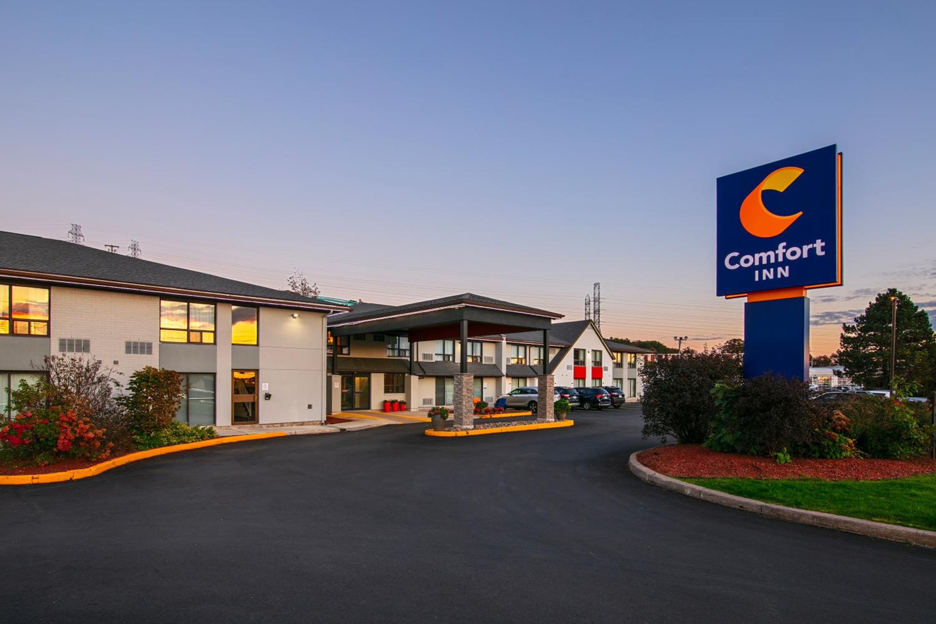 Hotel Comfort Inn Dartmouth - Image 1