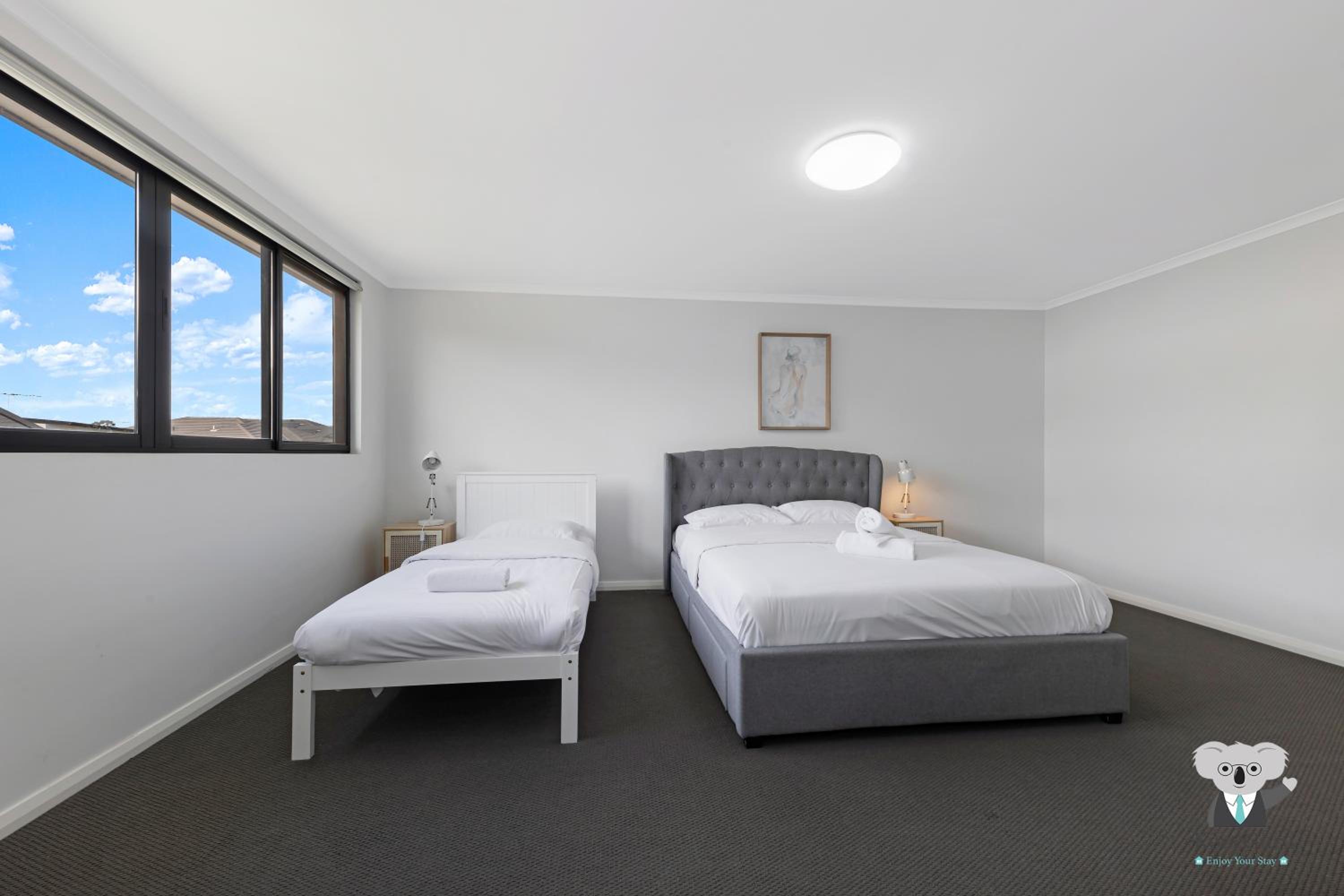 KozyGuru Rouse Hill Spacious Holiday House NRH019