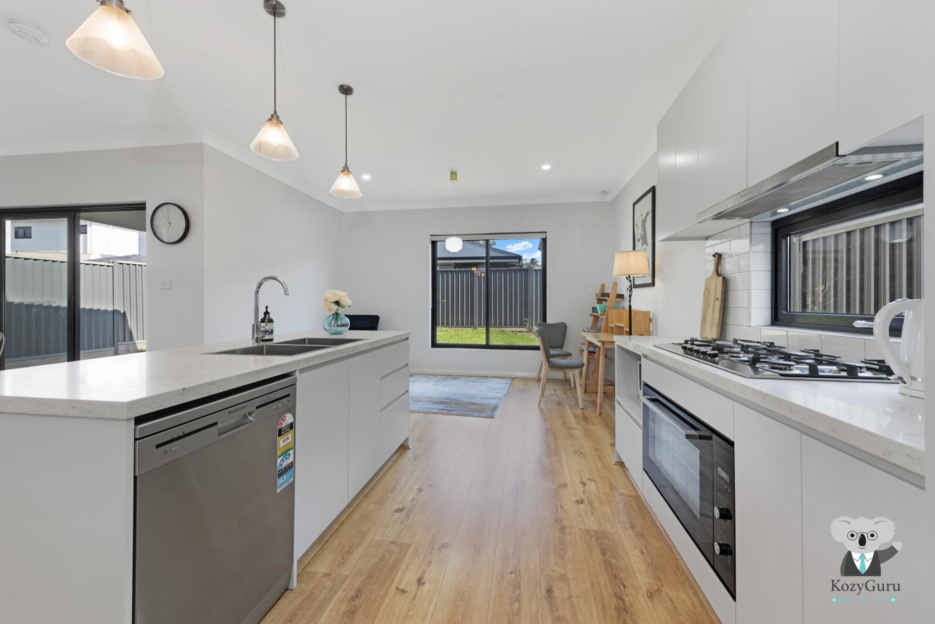 KozyGuru Rouse Hill Spacious Holiday House NRH019
