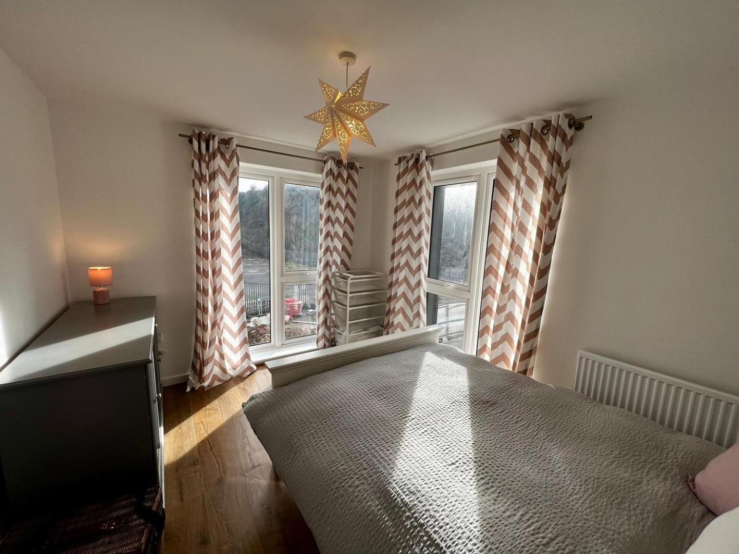 Two bedroom apartment in Barry-close to beach