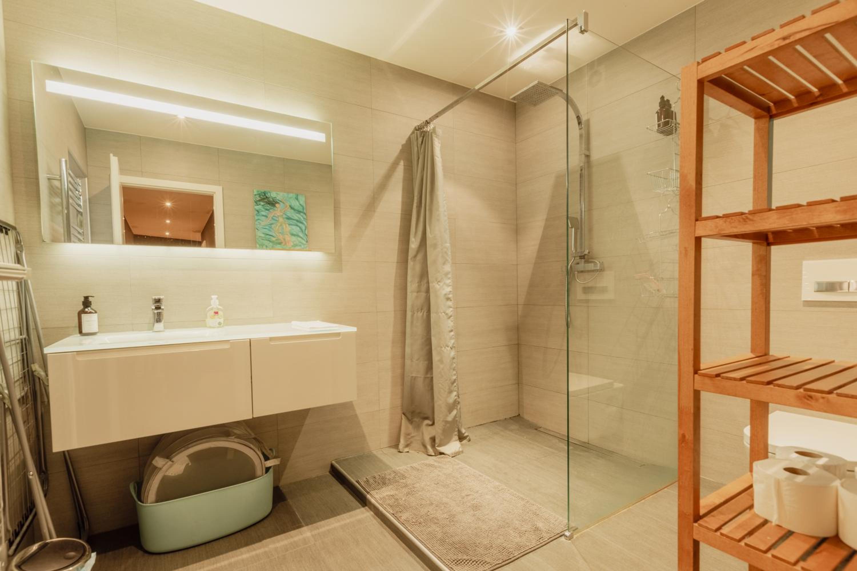 Appartement spacieux à 15 minutes du jet d'eau