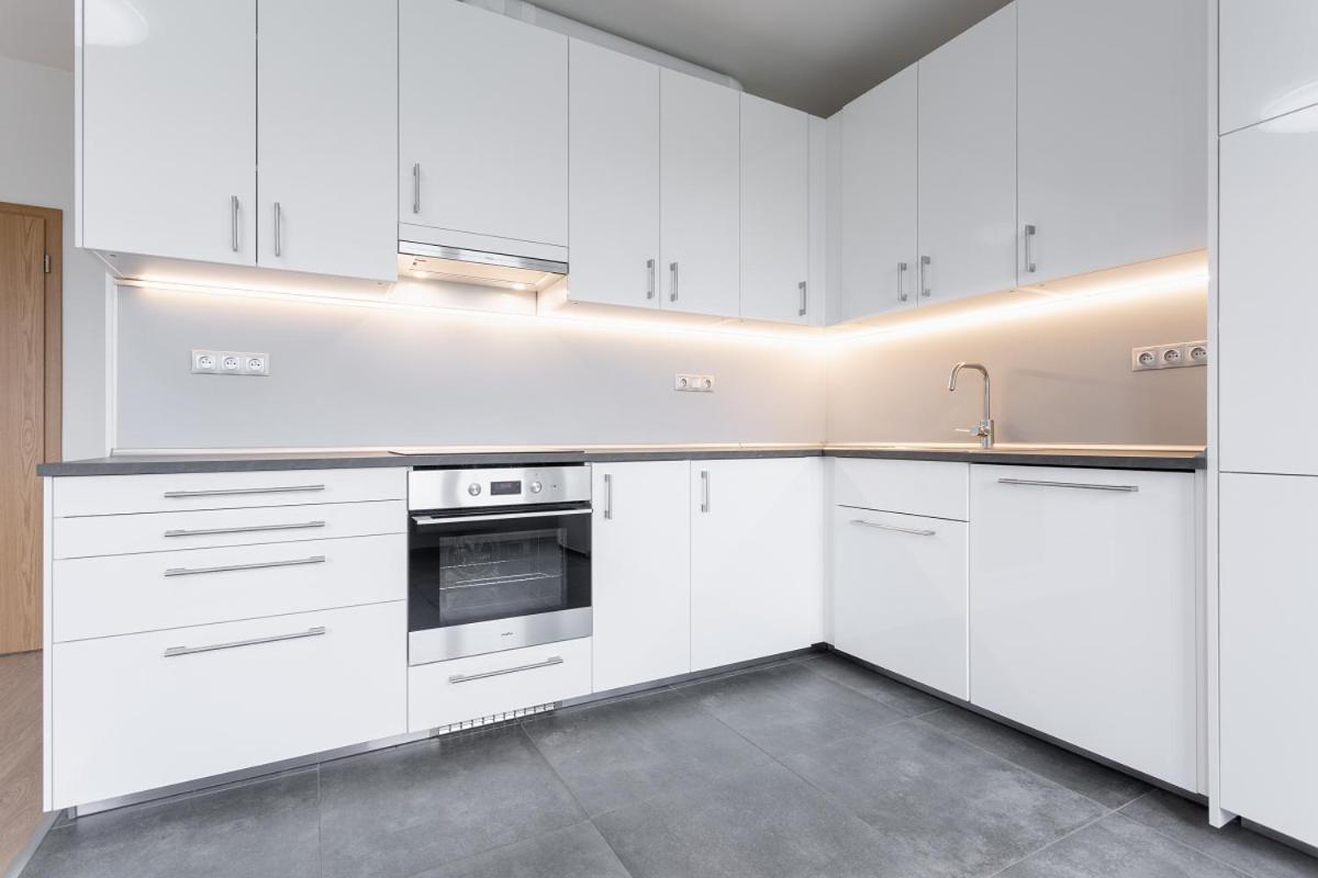 96m2 Designer Apartment, FREE Garage Parking