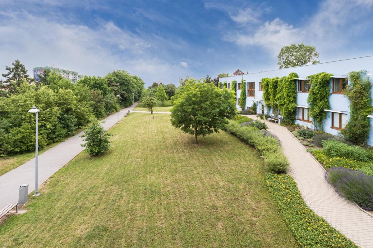 96m2 Designer Apartment, FREE Garage Parking