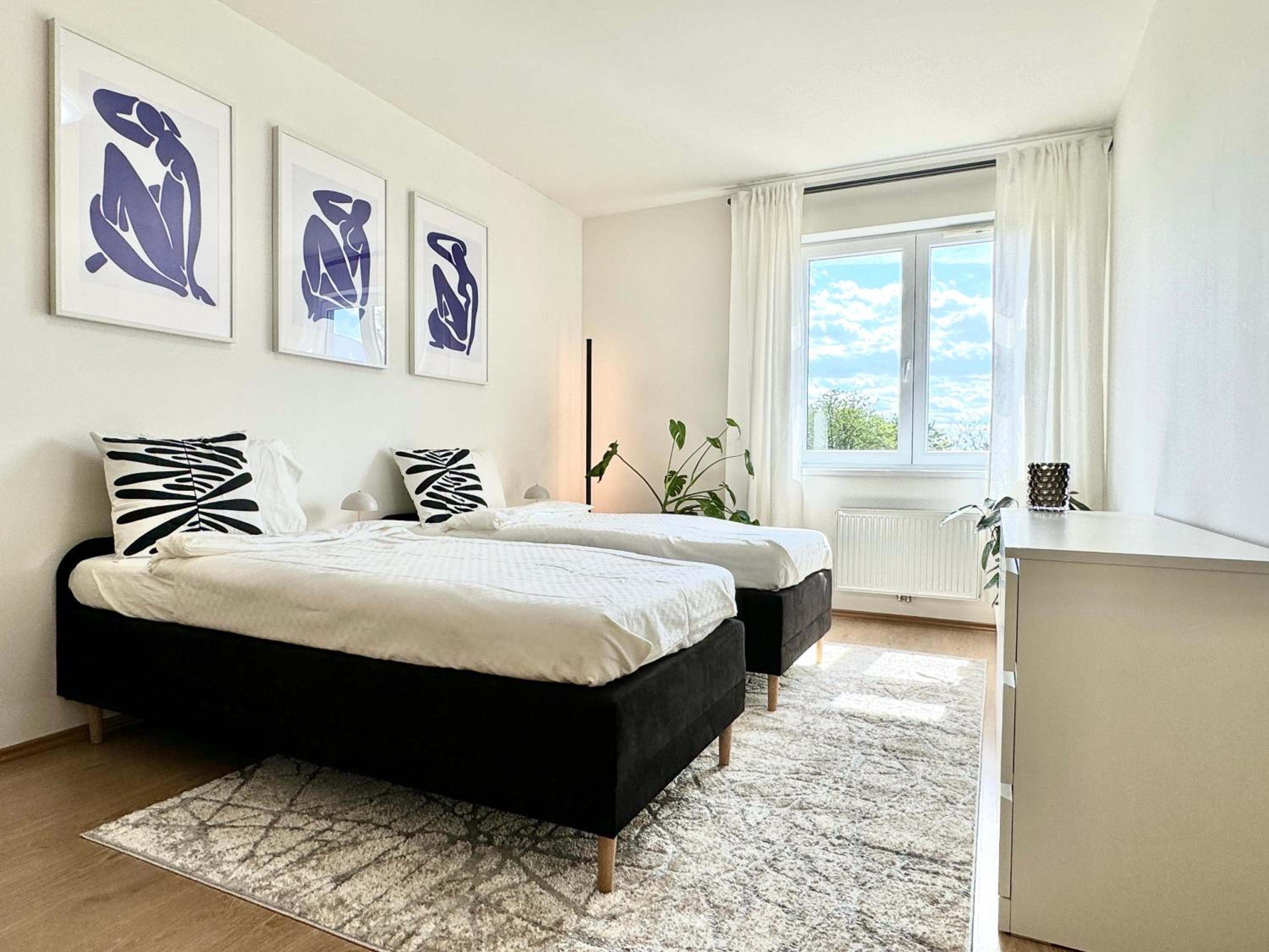 96m2 Designer Apartment, FREE Garage Parking