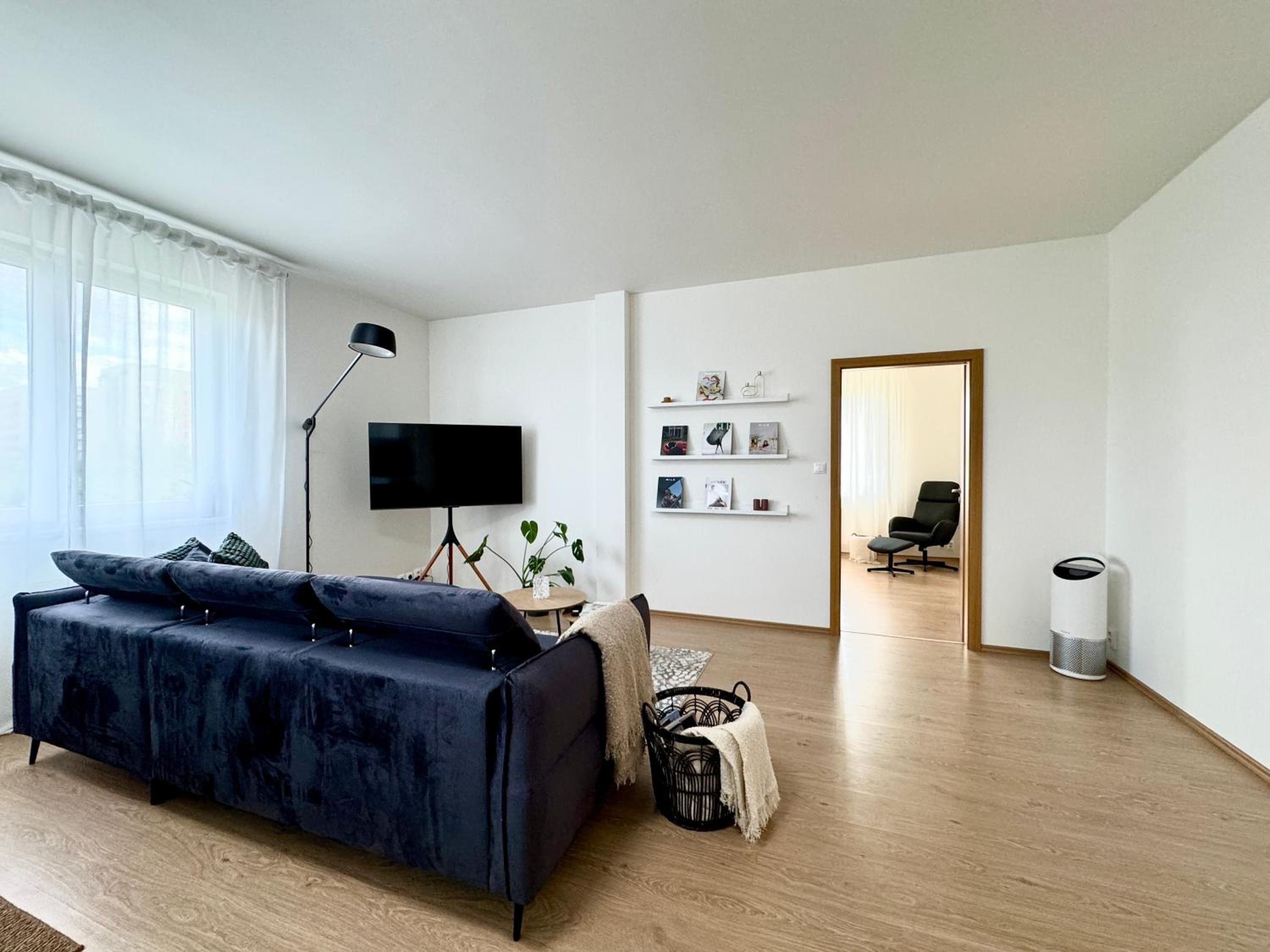 96m2 Designer Apartment, FREE Garage Parking