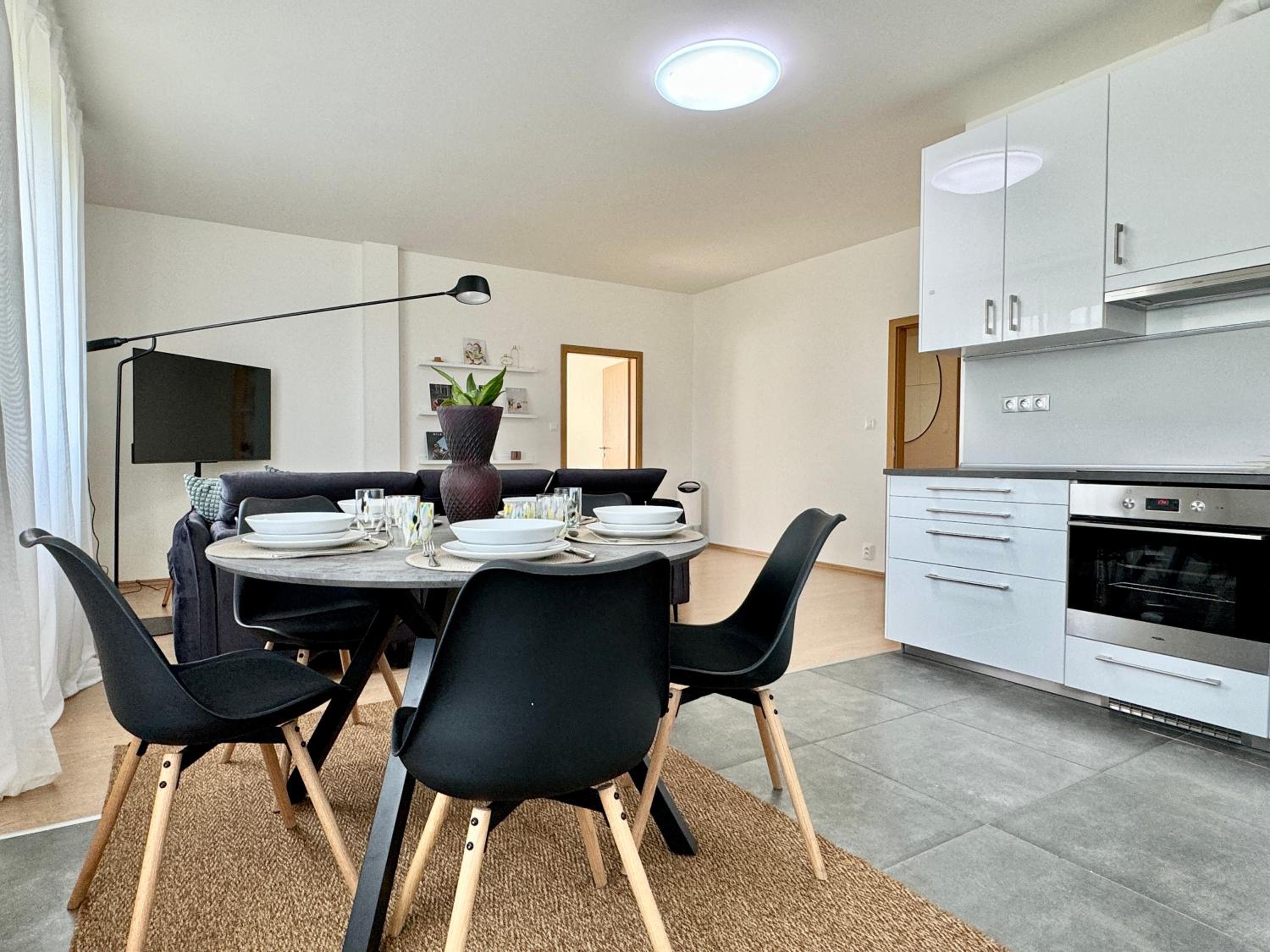96m2 Designer Apartment, FREE Garage Parking