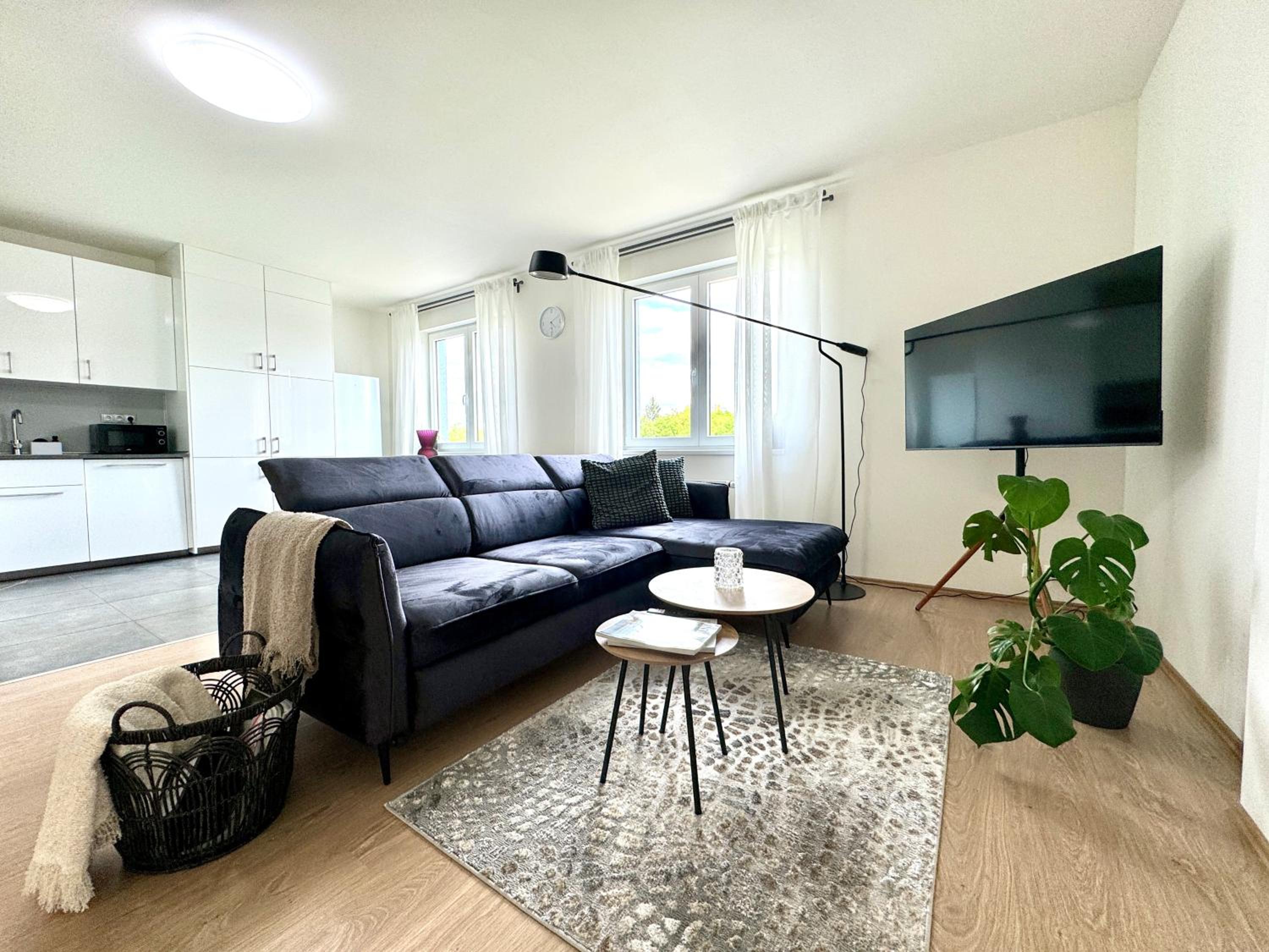 96m2 Designer Apartment, FREE Garage Parking