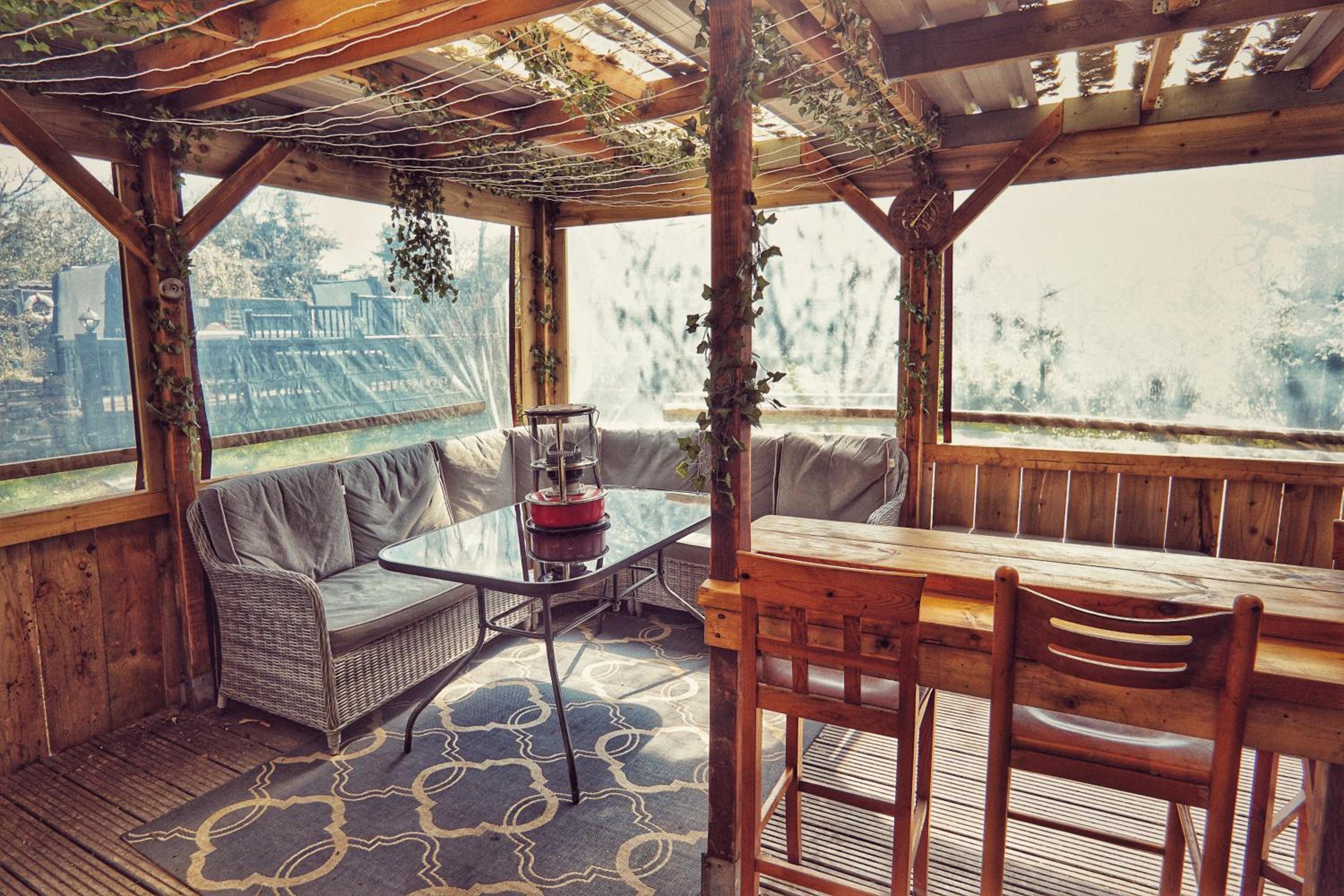 Oak Cottage Sleeps 5 with Hot Tub