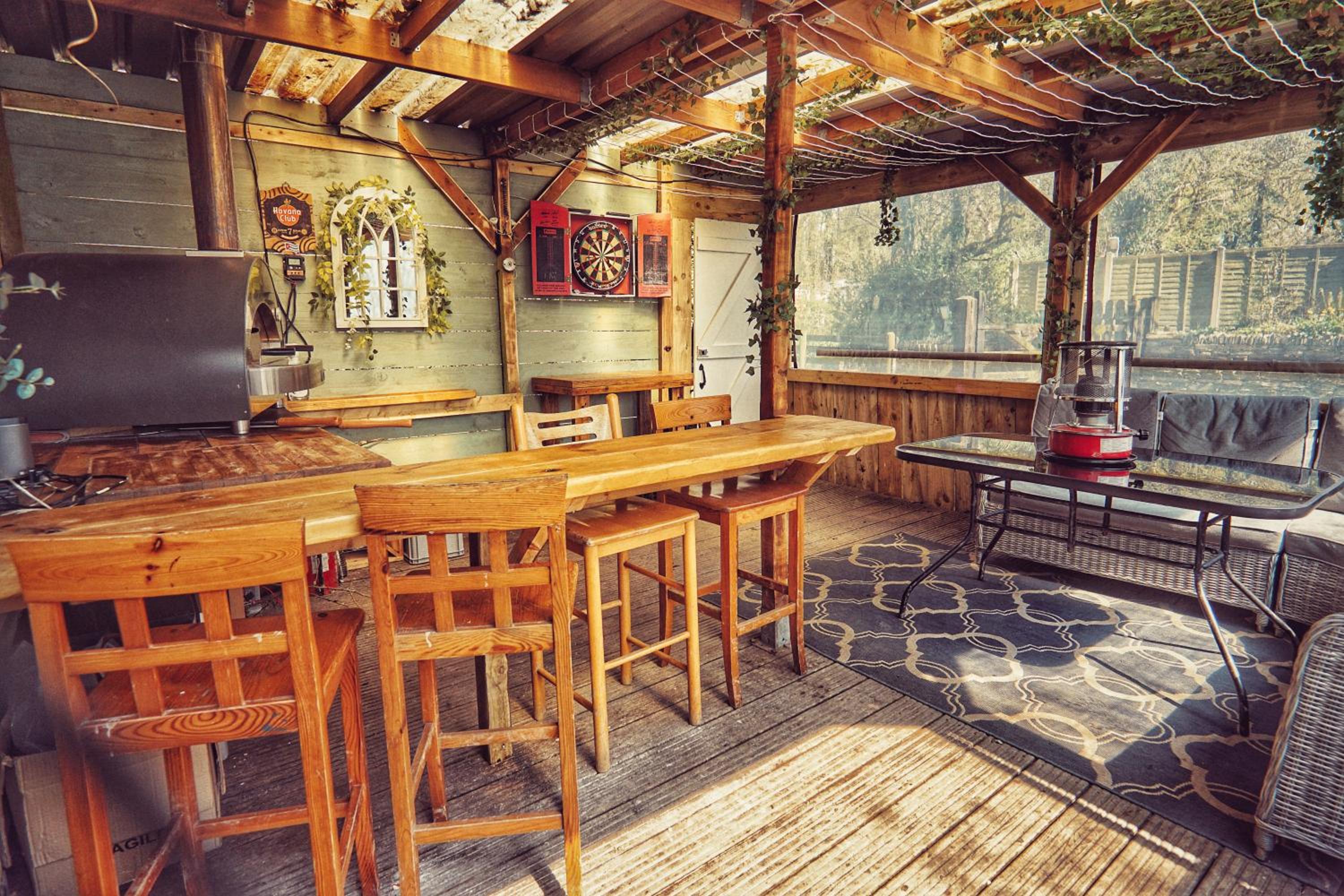 Oak Cottage Sleeps 5 with Hot Tub