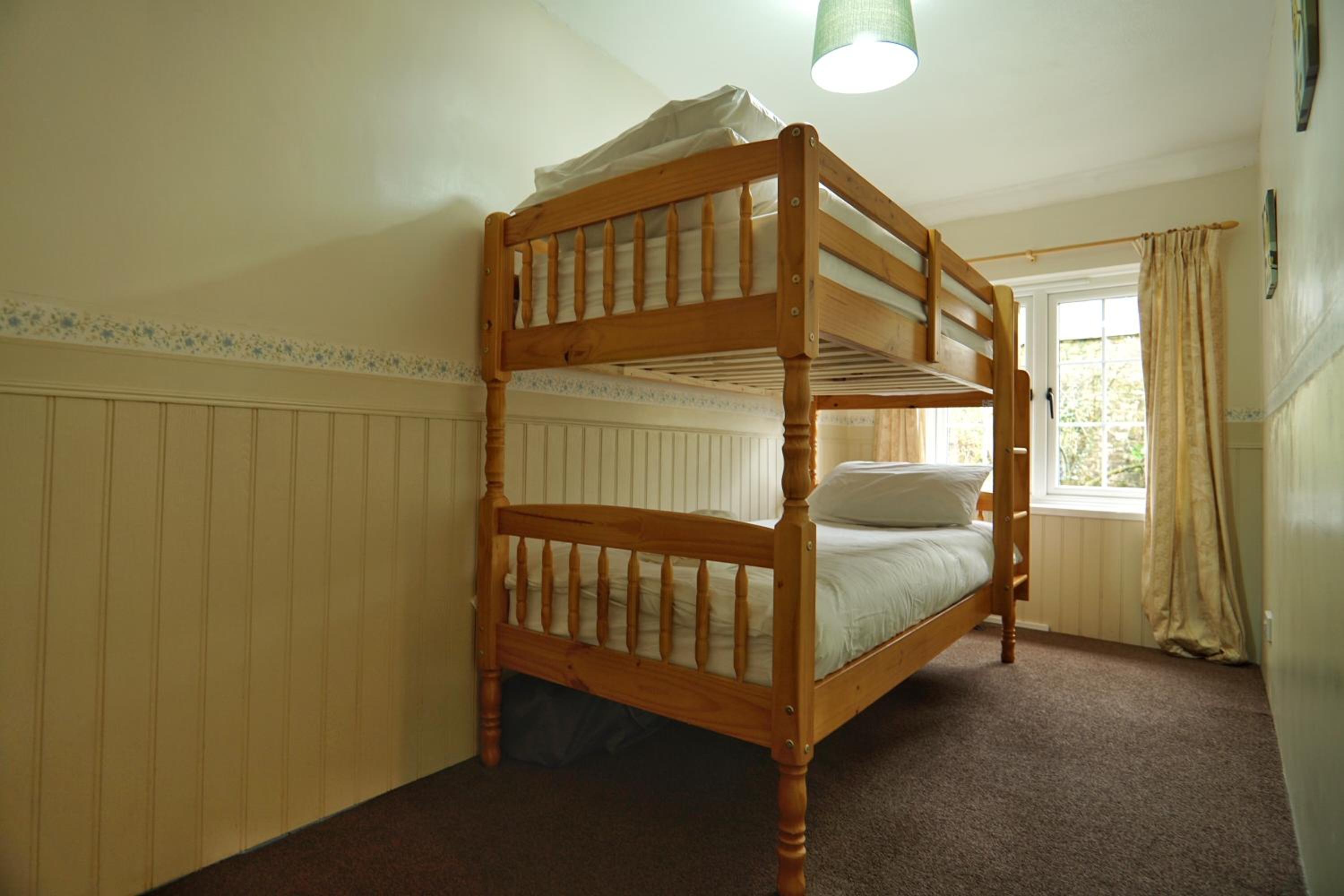 Oak Cottage Sleeps 5 with Hot Tub