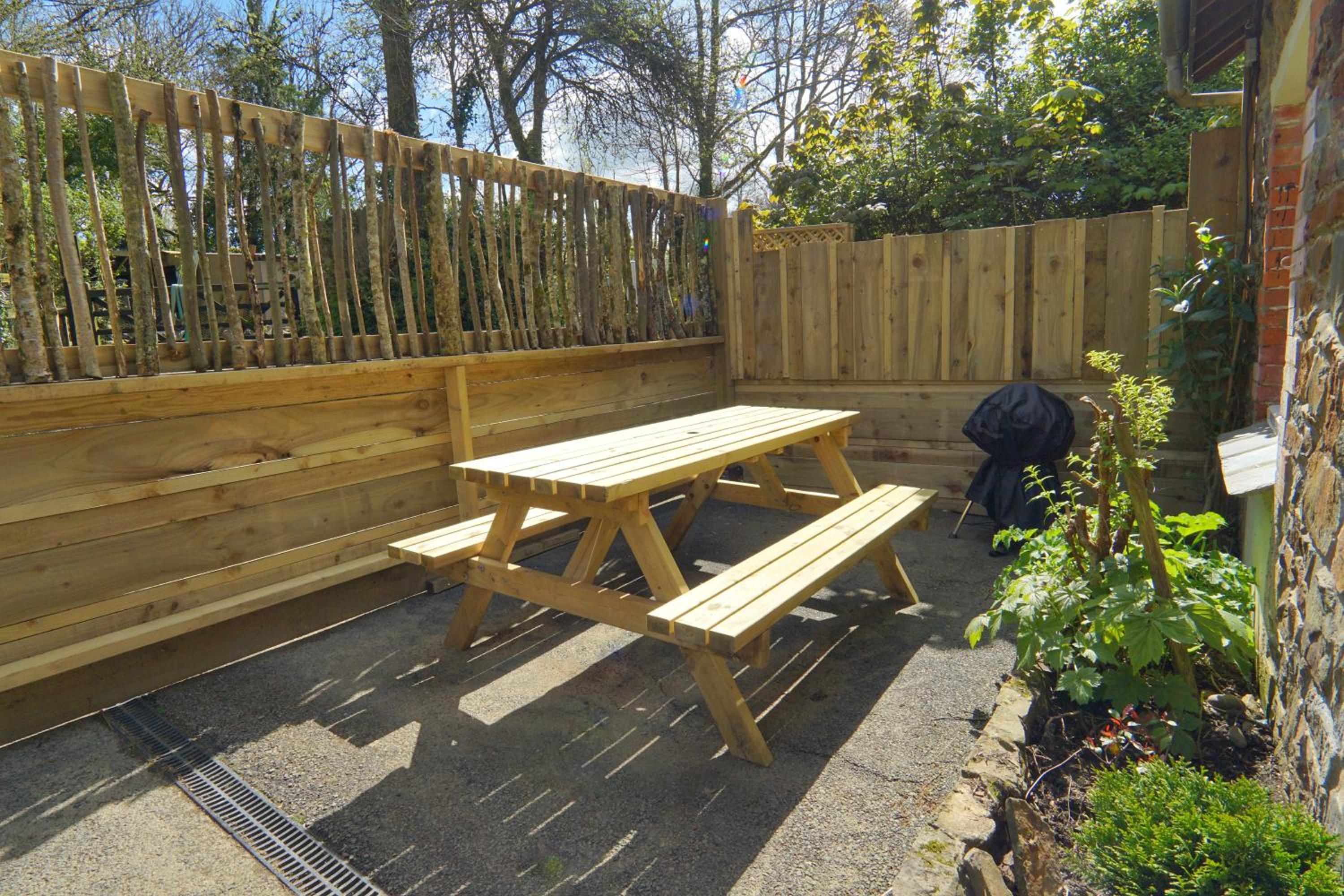 Oak Cottage Sleeps 5 with Hot Tub