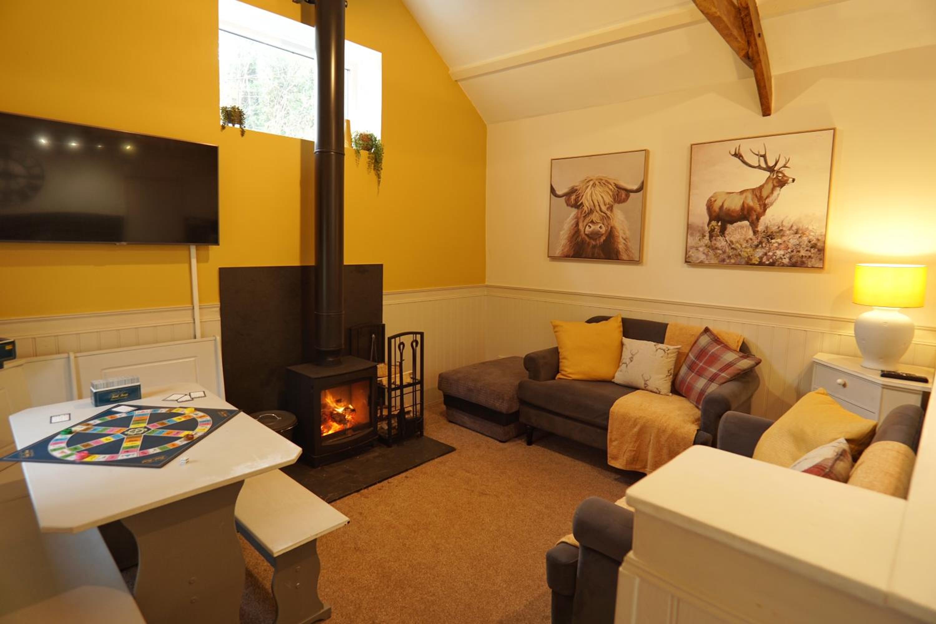 Oak Cottage Sleeps 5 with Hot Tub
