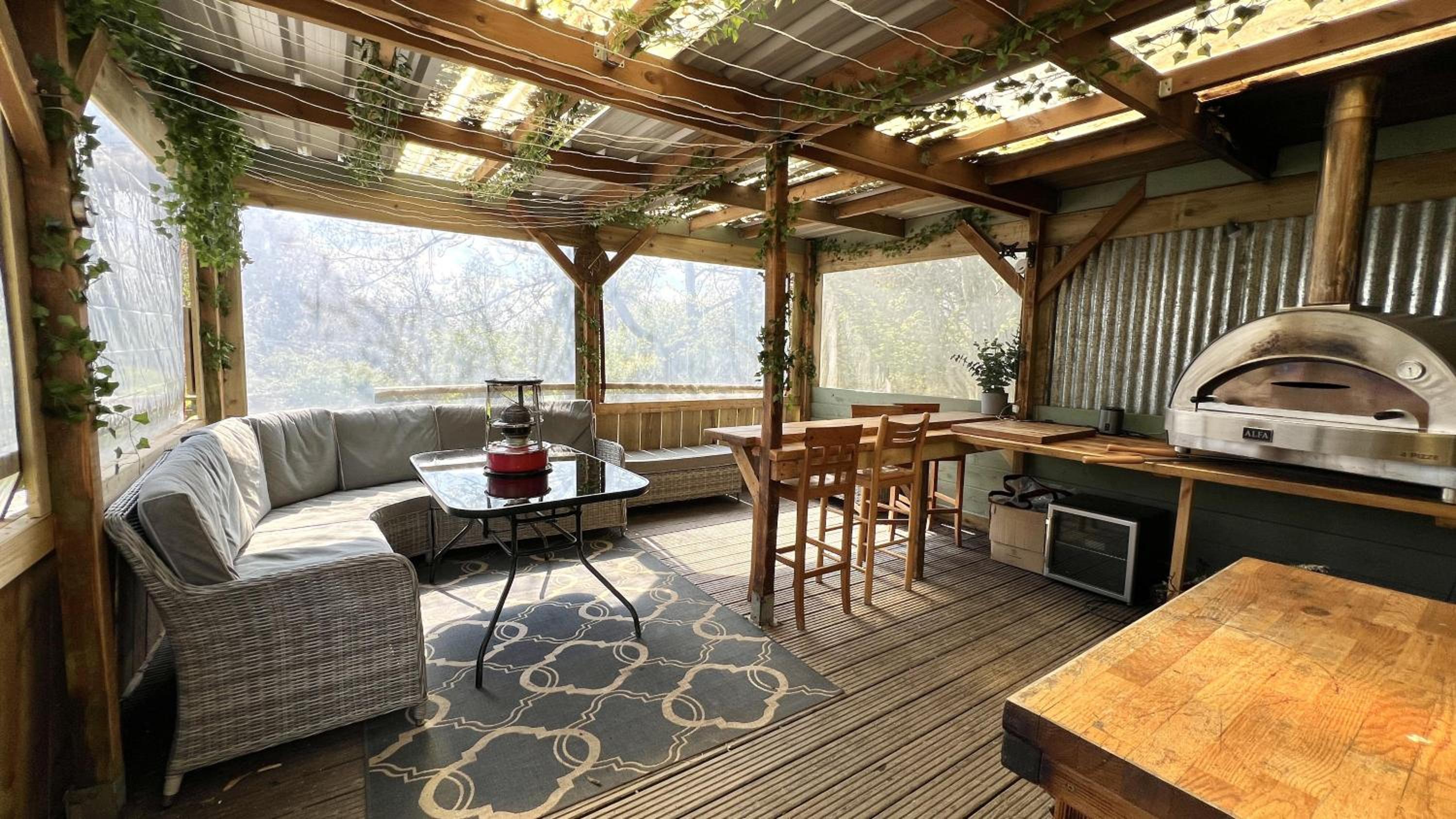 Oak Cottage Sleeps 5 with Hot Tub