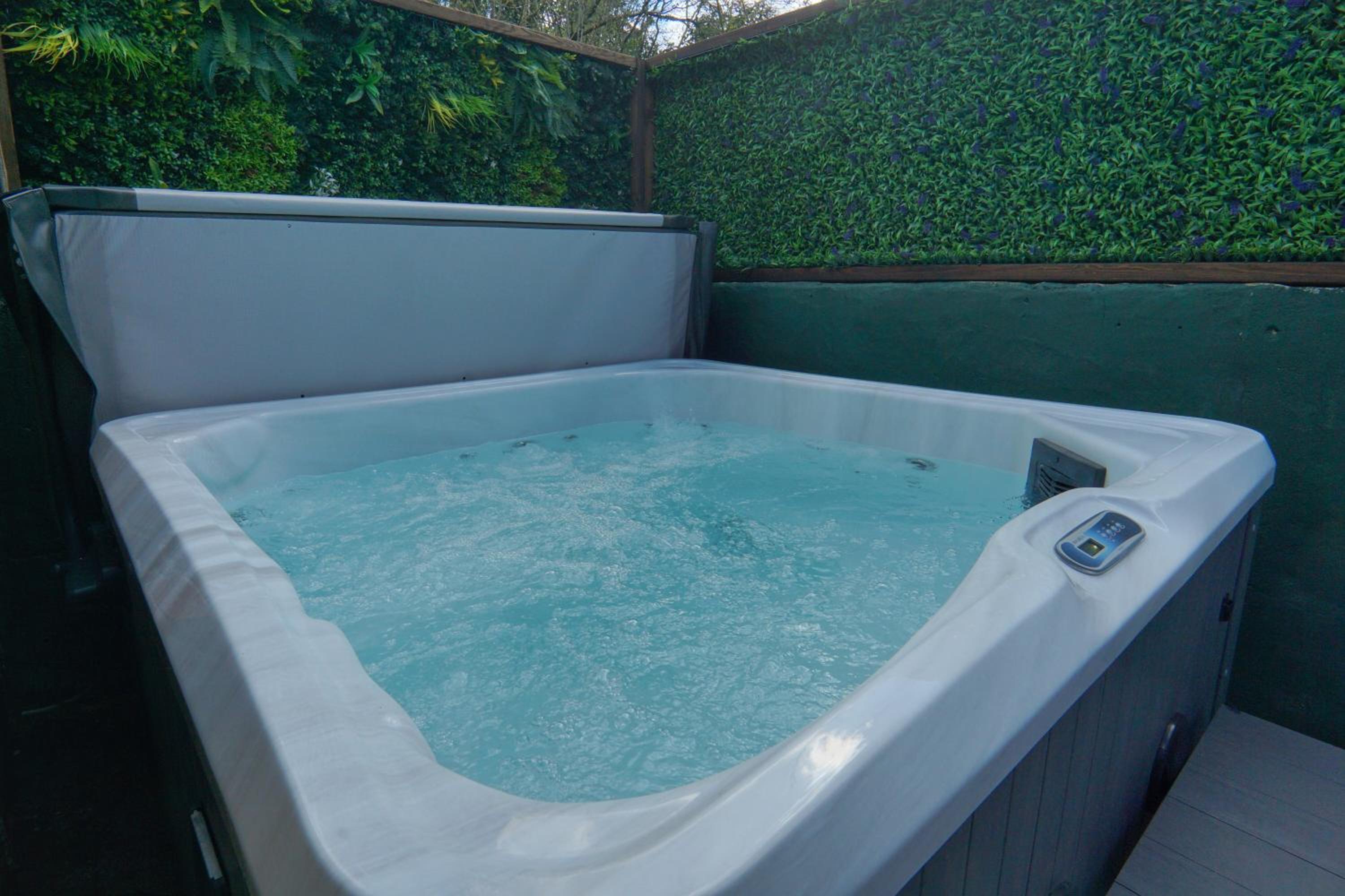 Ash Cottage Sleeps 2 with Pool & Wi-Fi view 5