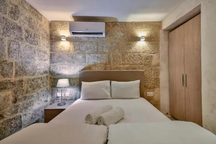 Cosy 1BR home in the heart of vibrant Valletta by 360 Estates view 3
